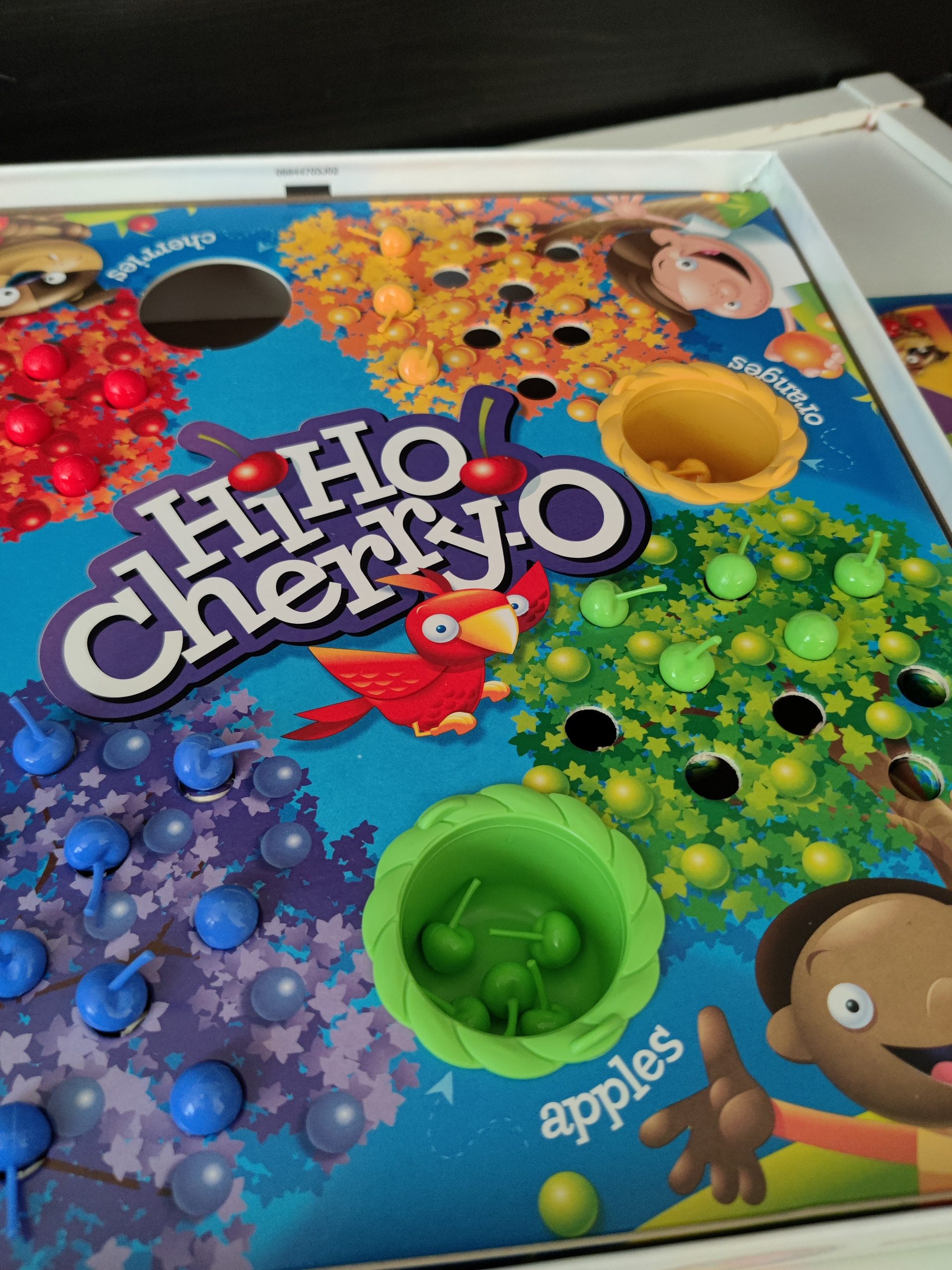 Hasbro Gaming Hi Ho Cherry-O Board Game for 2 to 4 Players Kids Ages 3 and Up (Amazon Exclusive) customer photo 1