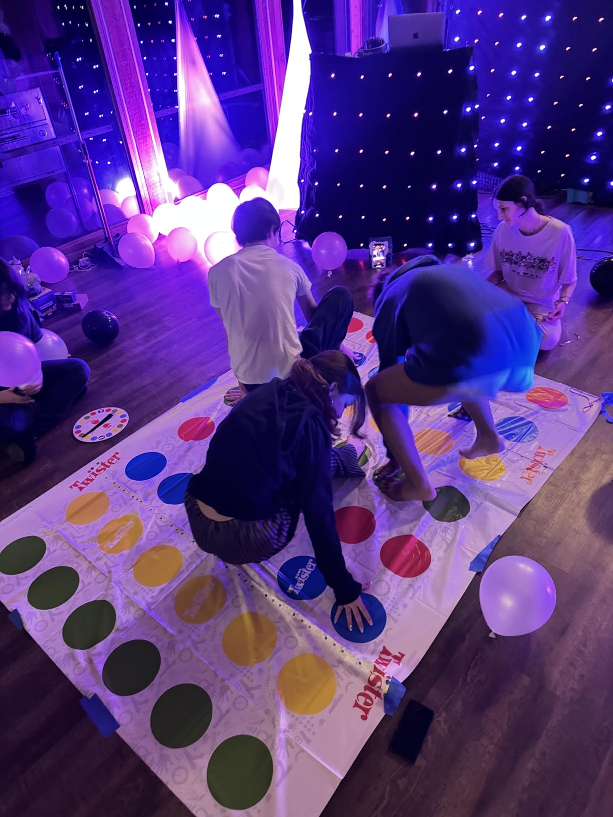 Hasbro Gaming Twister Ultimate: Bigger Mat, More Colored Spots, Family, Kids Party Game Age 6+; Compatible with Alexa (Amazon Exclusive) customer photo 2