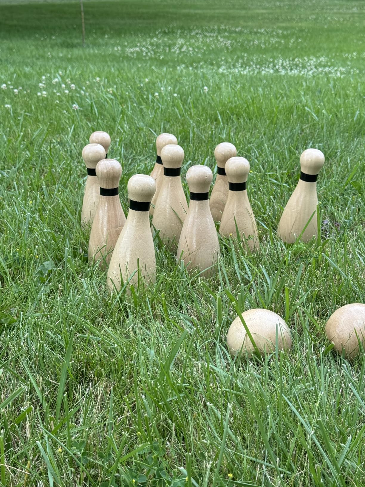 Long game NI-ROU Outdoor Giant Lawn Bowling Games Rubber Wooden Lawn Set Fun Sports Games Outside or Indoor for Family Adults and Kids Backyard Skittles Carrying Bag with 10 Pins and 2 Balls customer photo 1