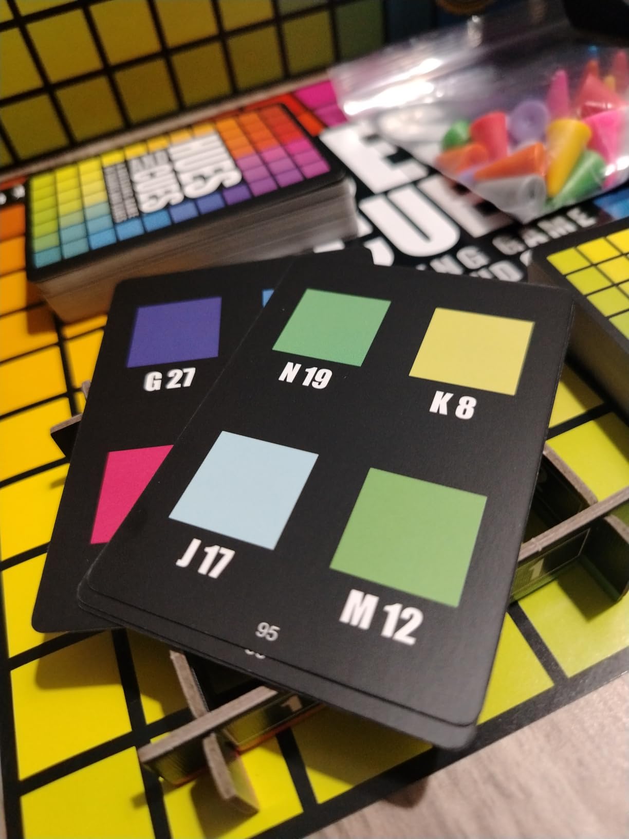 HUES and CUES - Vibrant Color Guessing Board Game for 3-10 Players Ages 8+, Connect Clues and Guess from 480 Color Squares customer photo 2