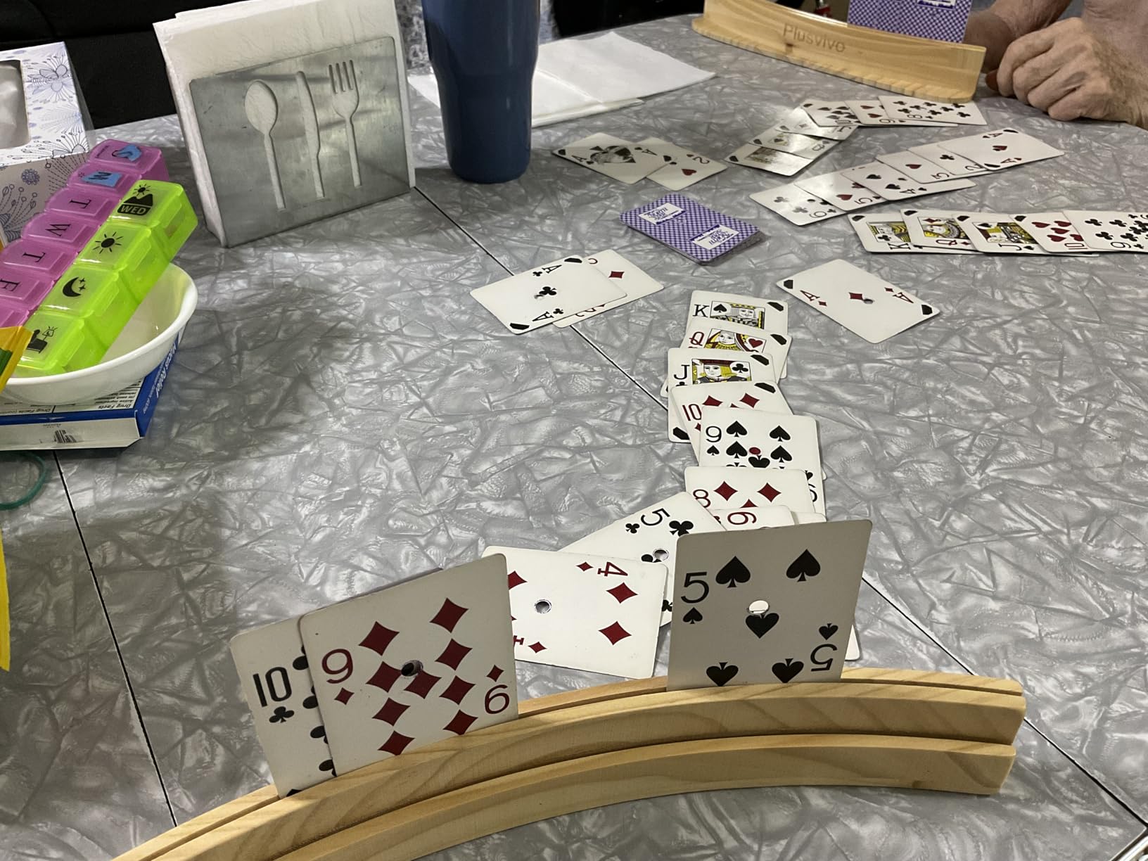 plusvivo Set of 4 Curved Playing Cards Holders for Seniors Adults - Soild Wood Cards Holders for Playing Cards 13 x 1.9 x 2.4 Inch for Bridge Canasta Strategy Foot and Hand customer photo 1