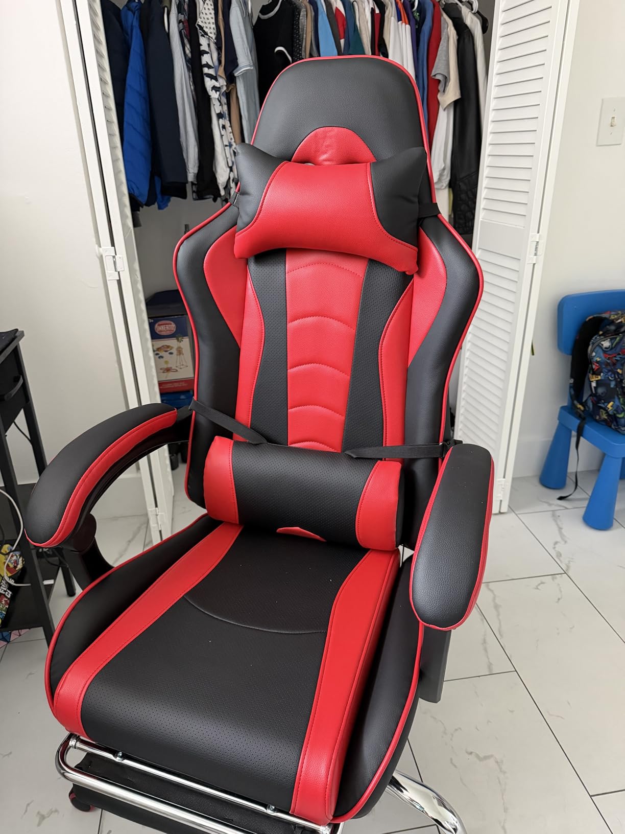 Yaheetech Gaming Chair with Footrest Massage Lumbar Pillow Black and White customer photo 2