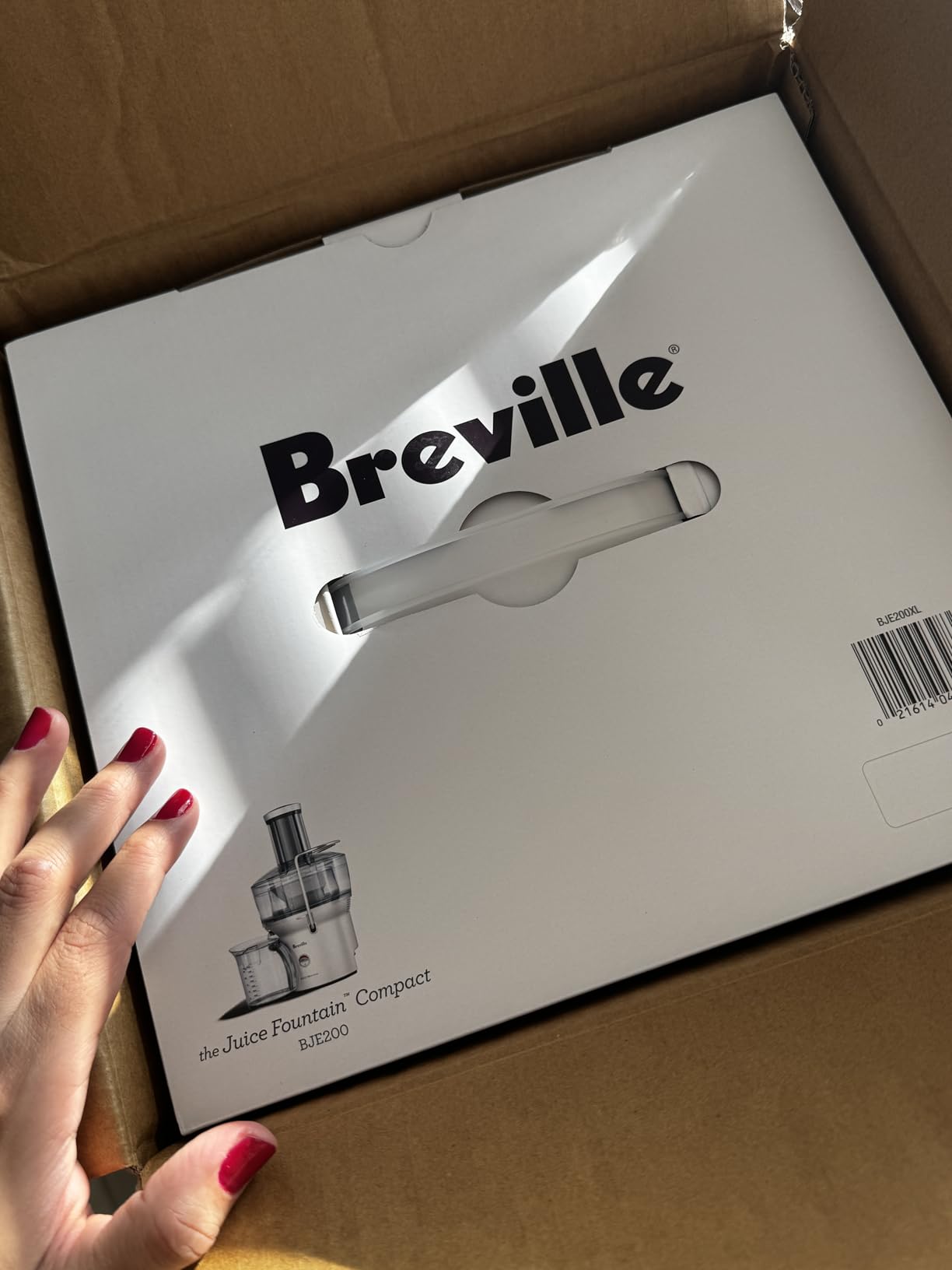 Breville BJE200XL Juice Fountain Compact Centrifugal Machine, Silver, 3 in Wide Chute, Space-Saving Design, 25 fl oz Capacity customer photo 1