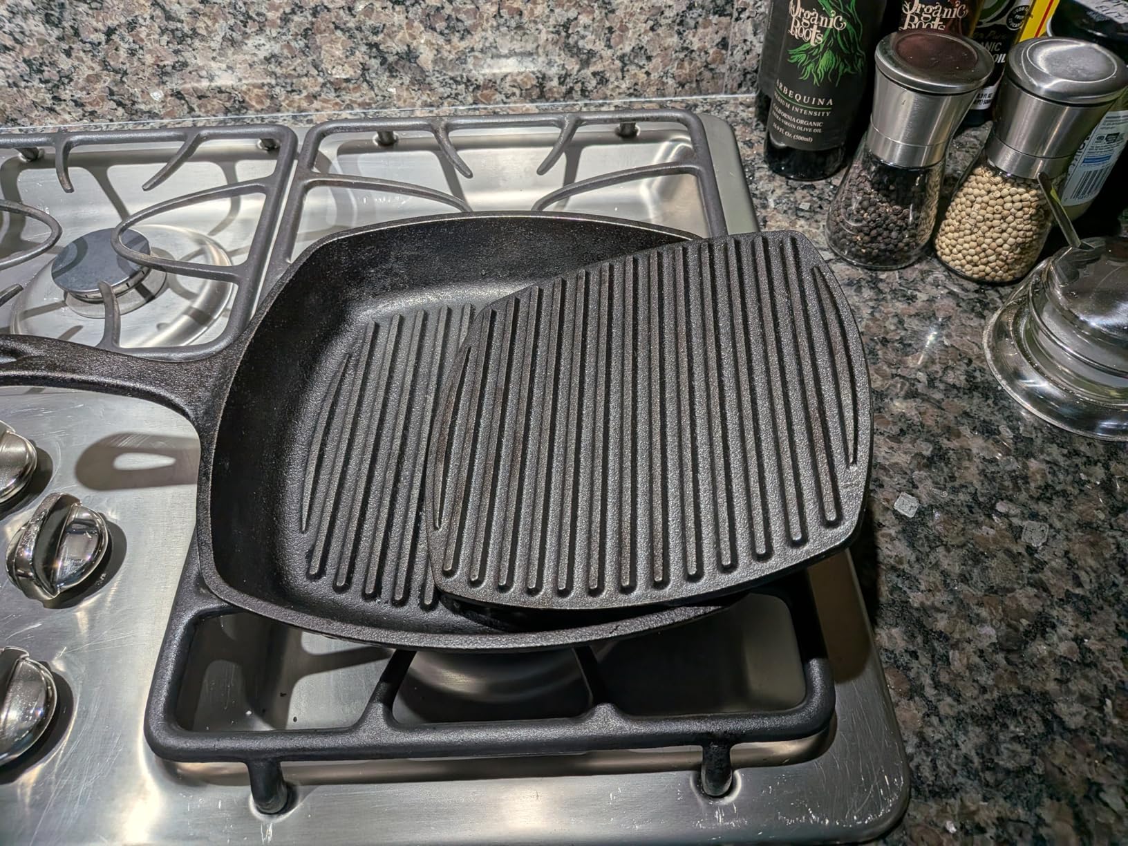 Lodge Seasoned Cast Iron Panini Press - Includes Looped Handle - Heavy Duty Cast Iron Square Panini Press for Sandwiches, Bacon & Griddle Cooking - 8.32-inch customer photo 2