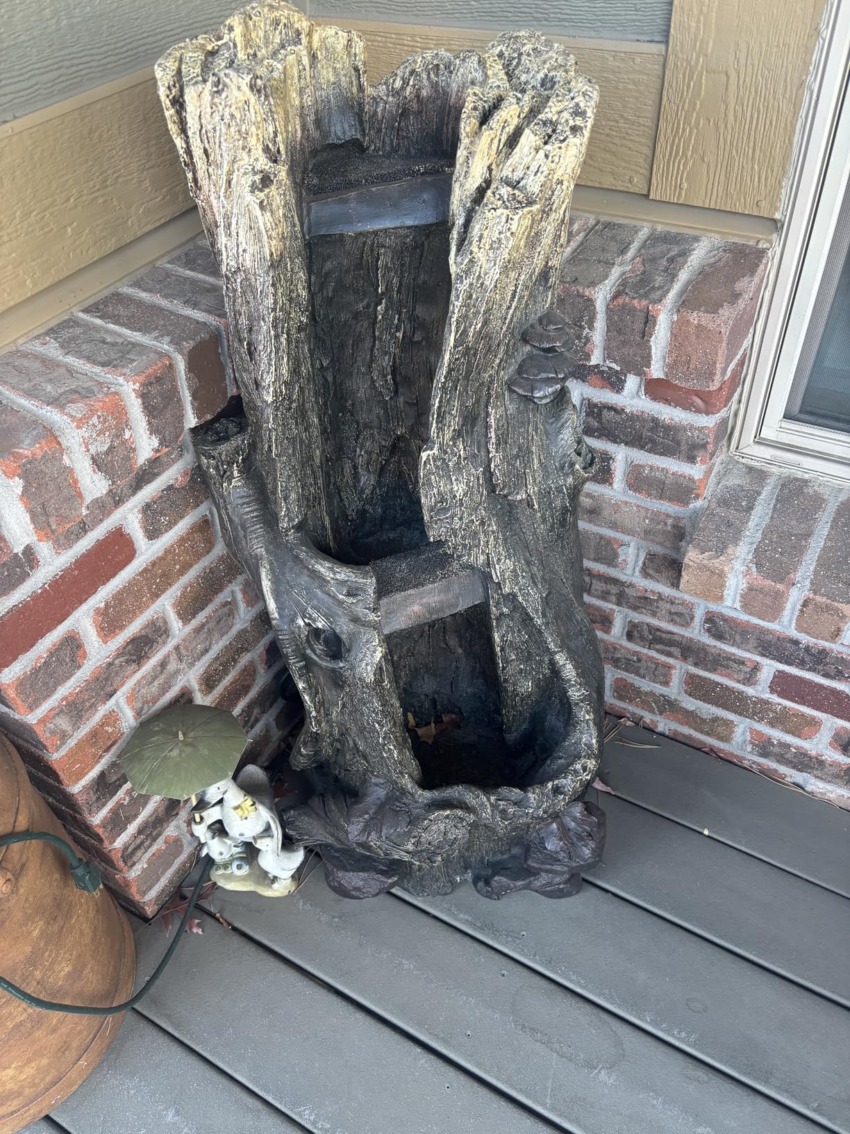 Alpine Corporation WIN258 Outdoor Rainforest Waterfall Tree Trunk Floor Fountain with LED Lights, Tiered Garden Decor, 41