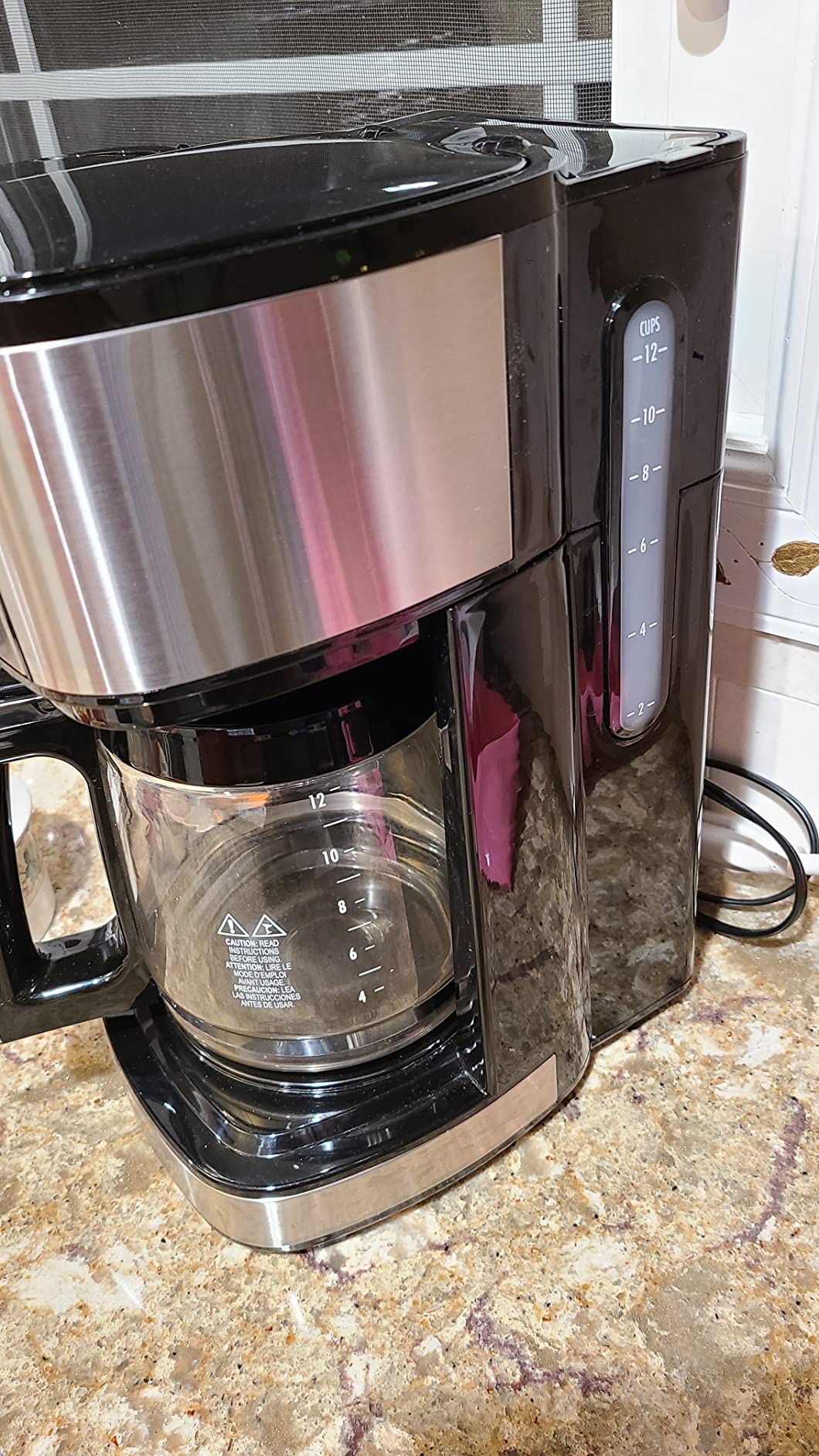 Hamilton Beach 2-Way Brewer Coffee Maker, Single-Serve and 12-Cup Pot, Black/Stainless Steel (49980A), Carafe customer photo 2