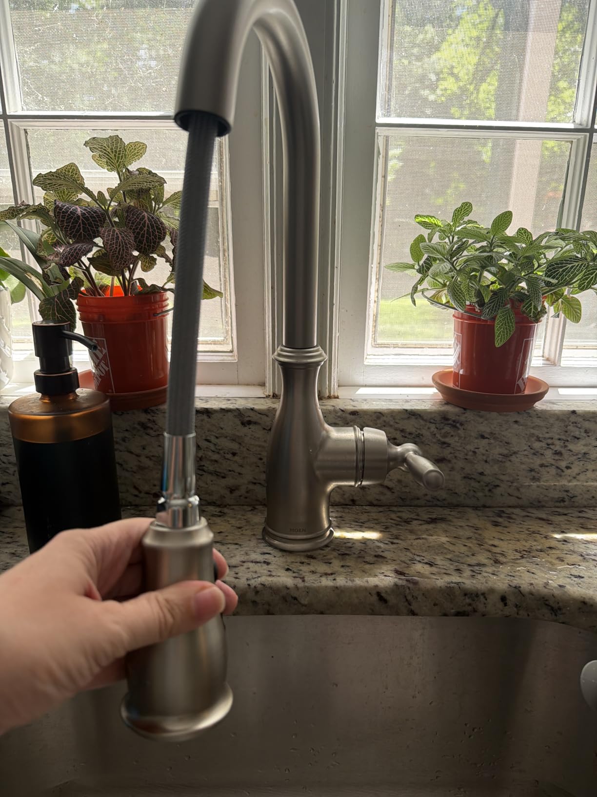 Moen Brantford Spot Resist Stainless Traditional One-Handle Kitchen Faucet with Pulldown Sprayer customer photo 1