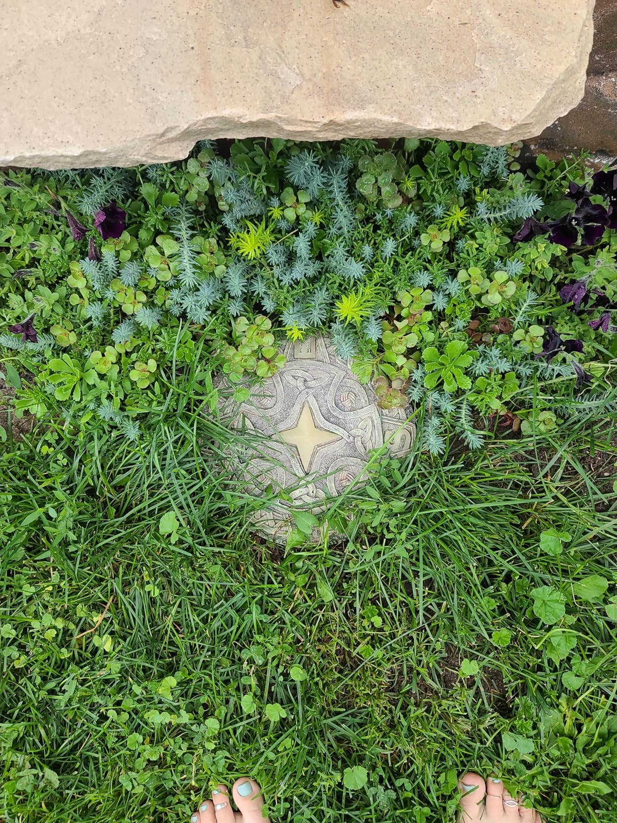 Bits and Pieces Glow in the Dark Stepping Stone - Sun Design, 10