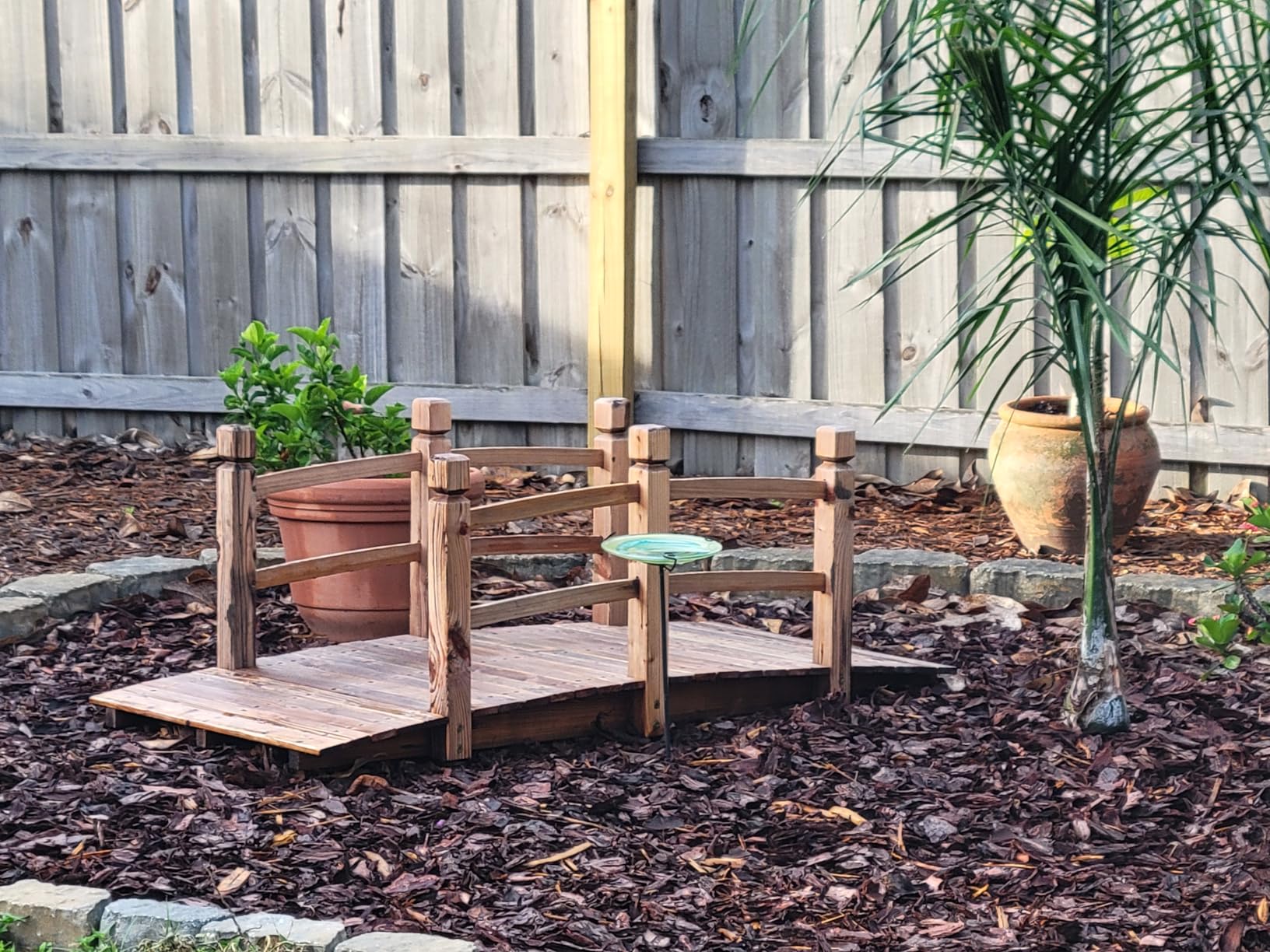 Giantex 5 FT Wooden Garden Bridge, Stained Wood Arc Footbridge with Railings, 400 lbs Capacity, Decorative Pond Bridge for Outdoor Garden Yard Backyard Creek Farm (Brown) customer photo 2