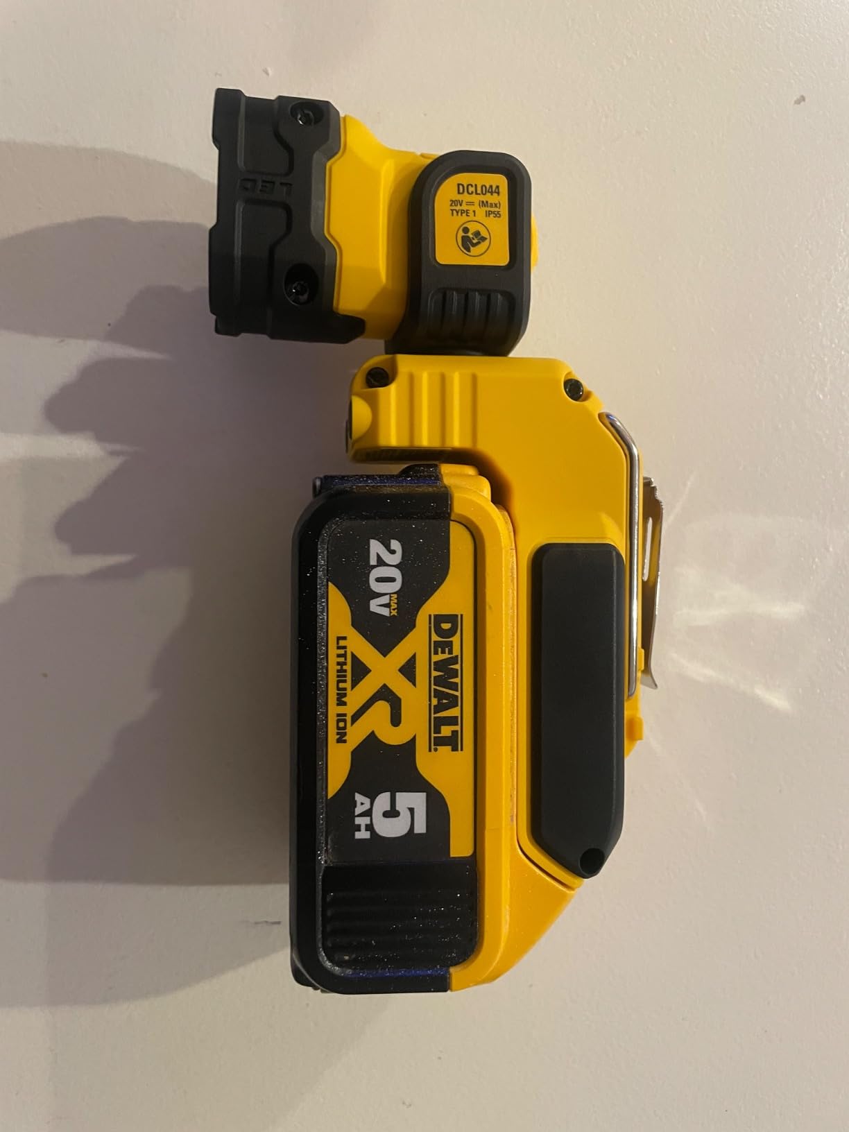 DEWALT 20V MAX LED Work Light Rechargeable, LED Flashlight, Magnetic Flashlight, Freestanding and Clip-On Light, 360 degree pivoting Head, Tool Only (DCL044) customer photo 2