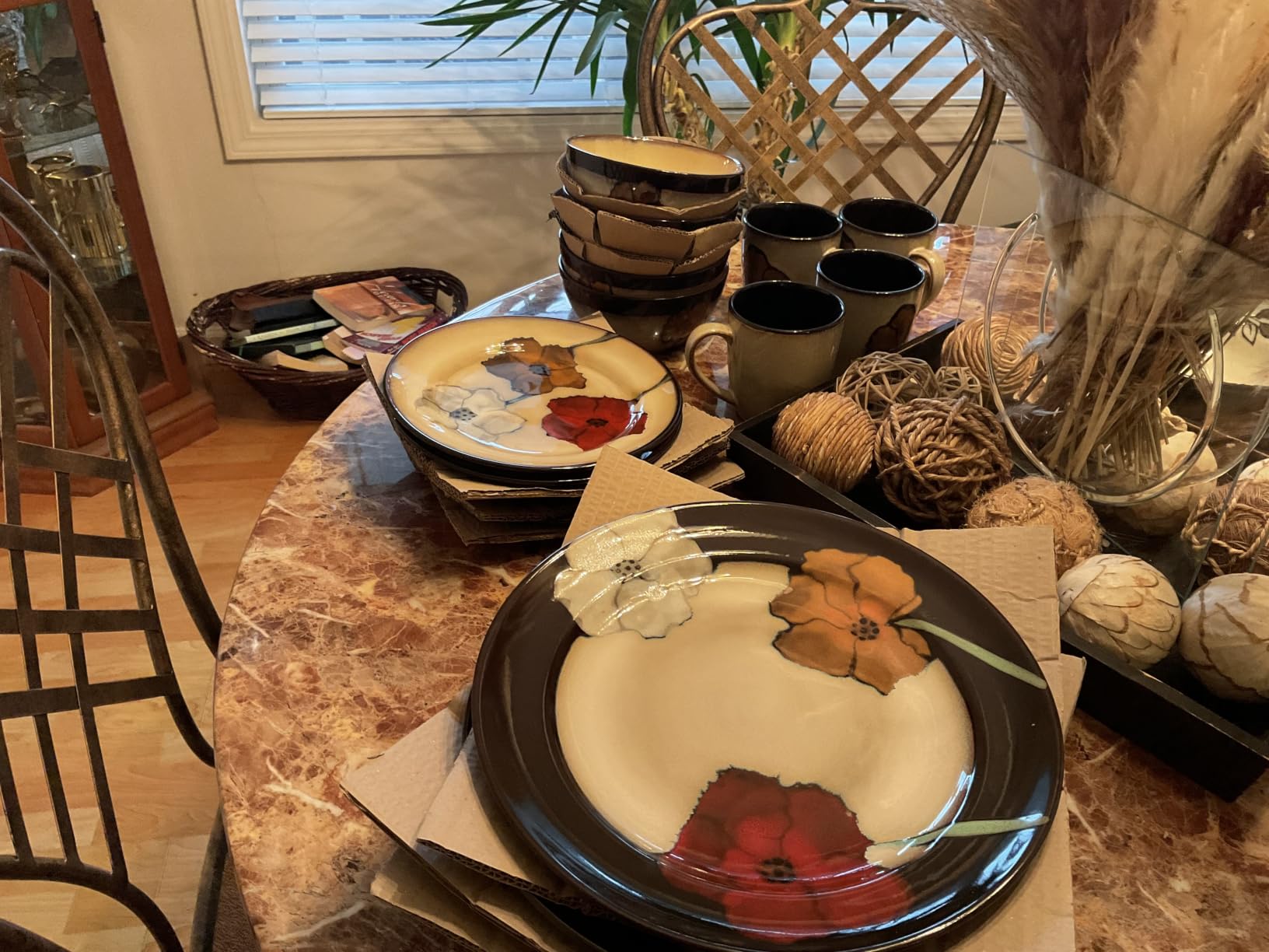 Pfaltzgraff Painted Poppies 16-Piece Stoneware Dinnerware Set, Service for 4, Dinner Plates, Salad Plates, Bowls and Mugs, Dishwasher and Microwave Safe customer photo 1