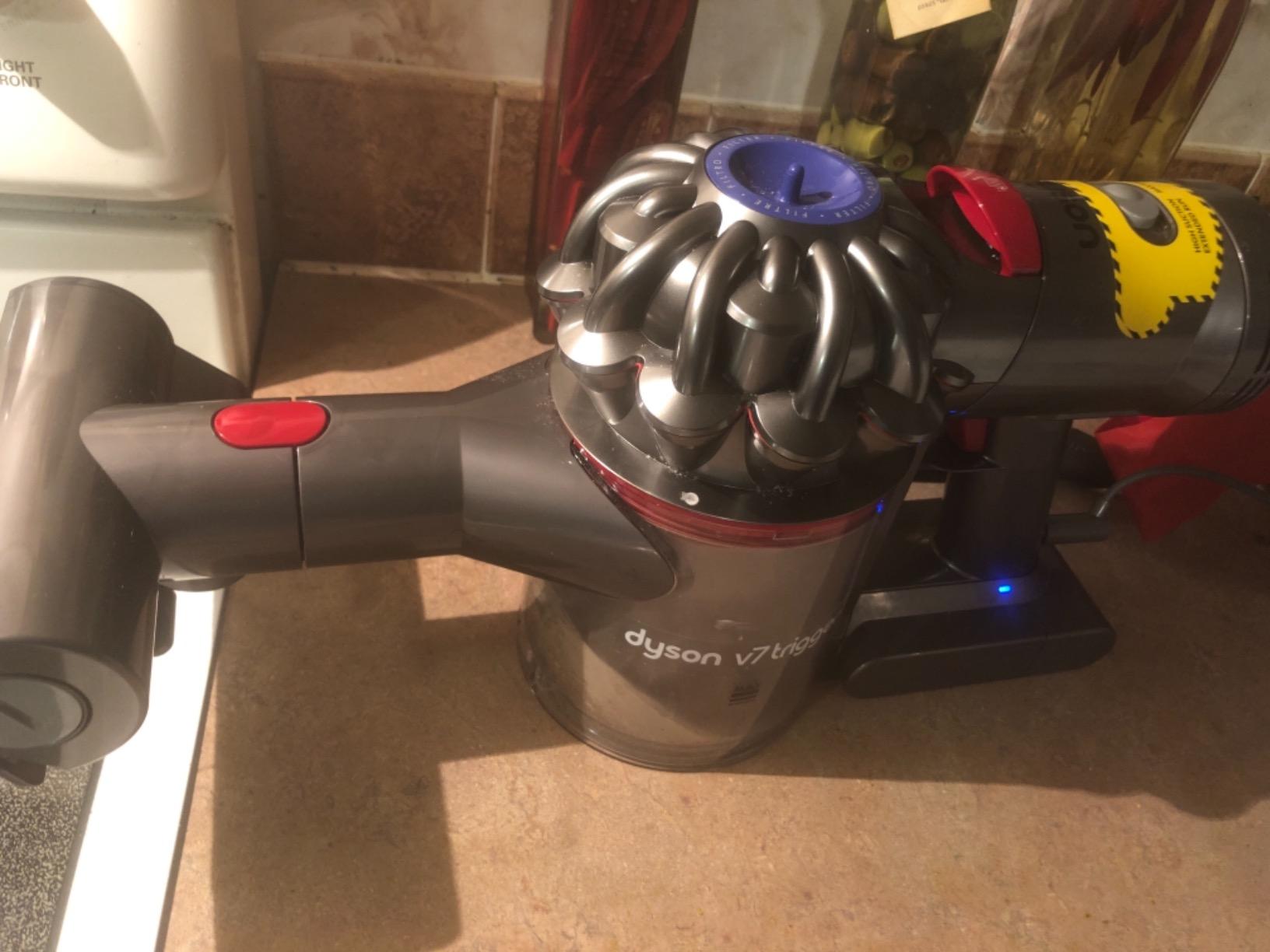 Dyson V7 Trigger Cord-Free Handheld Vacuum Cleaner customer photo 2