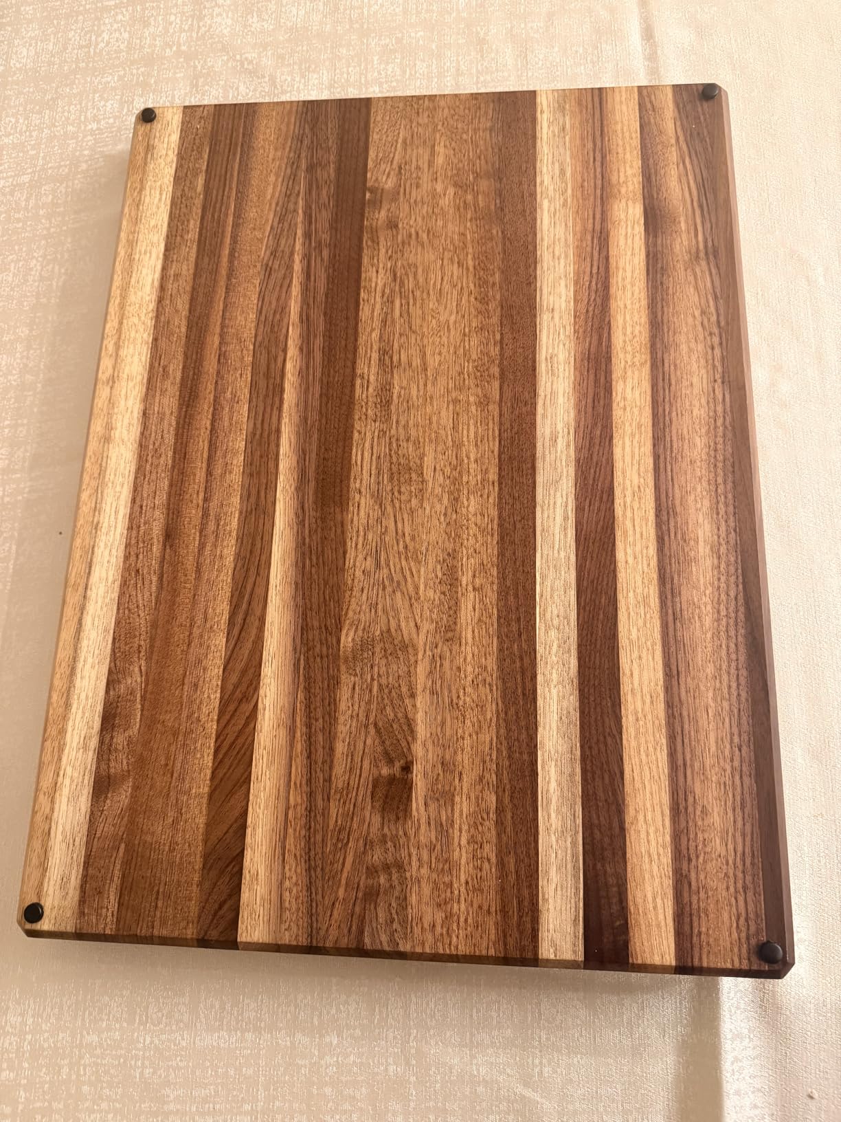 Sonder Los Angeles Winsome Acacia Wood Cutting Board | Acacia Edge Grain Cutting Board for Kitchen with Juice Groove & Sorting Compartment | Perfect for Charcuterie | Gift Box Included | 16x12x1.5 in customer photo 1