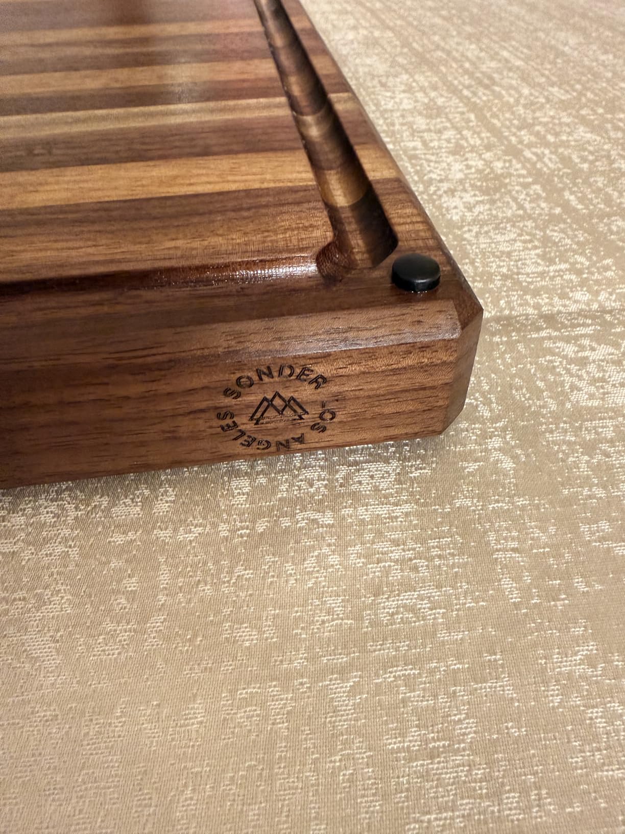 Sonder Los Angeles Winsome Acacia Wood Cutting Board | Acacia Edge Grain Cutting Board for Kitchen with Juice Groove & Sorting Compartment | Perfect for Charcuterie | Gift Box Included | 16x12x1.5 in customer photo 2