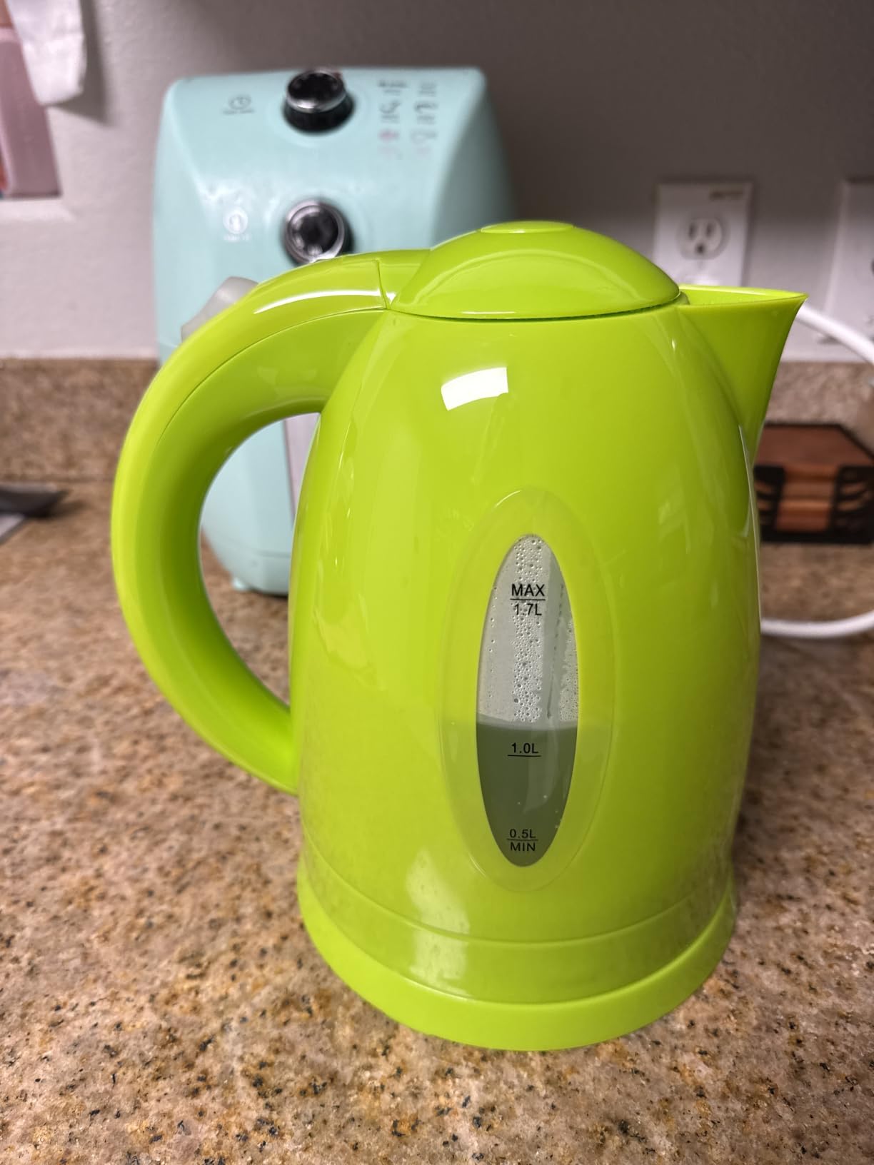 OVENTE Electric Kettle, 1.7L Fast Boiling Water Heater for Coffee or Tea, BPA Free with Water Level Gauge, Auto Shut-Off, Boil-Dry Protection, Indicator Light and Removable Filter, Black KP72B customer photo 2