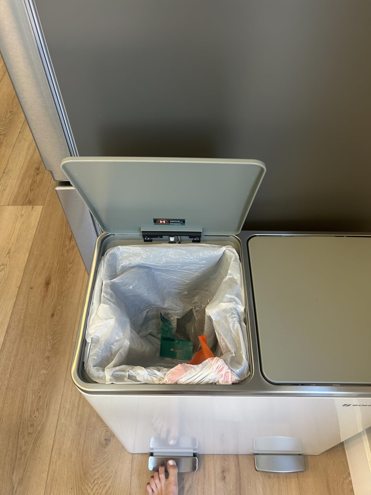 SONGMICS Trash Can, 2 x 8 Gallon (2 x 30 L) Garbage Can for Kitchen, with 15 Trash Bags, 2 Compartments customer photo 2