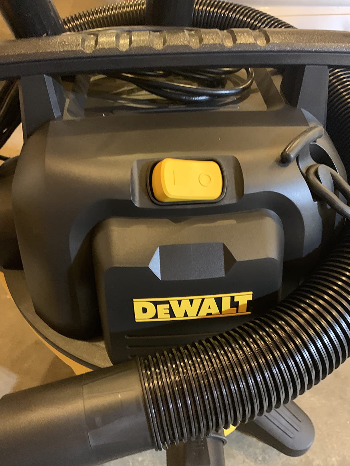 DEWALT 12 Gallon Poly Wet/Dry Vac, 5.5 HP Shop Vacuum Wet Vacuum Cleaner customer photo 2