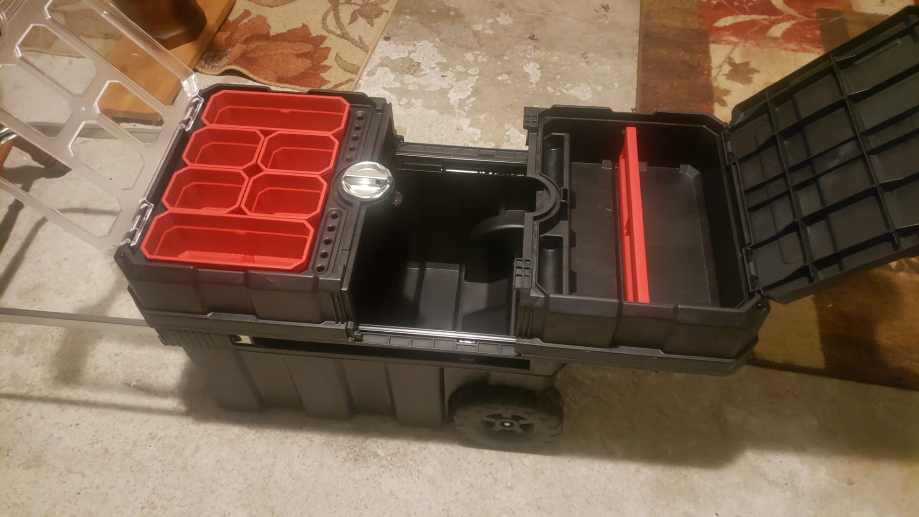 Keter Masterloader Resin Rolling Tool Box with Locking System and Removable Bins - Heavy Duty, Weatherproof, All Terrain Wheels, Durable, Easy Slide Open, Removable Organizers, Telescoping Handle customer photo 1