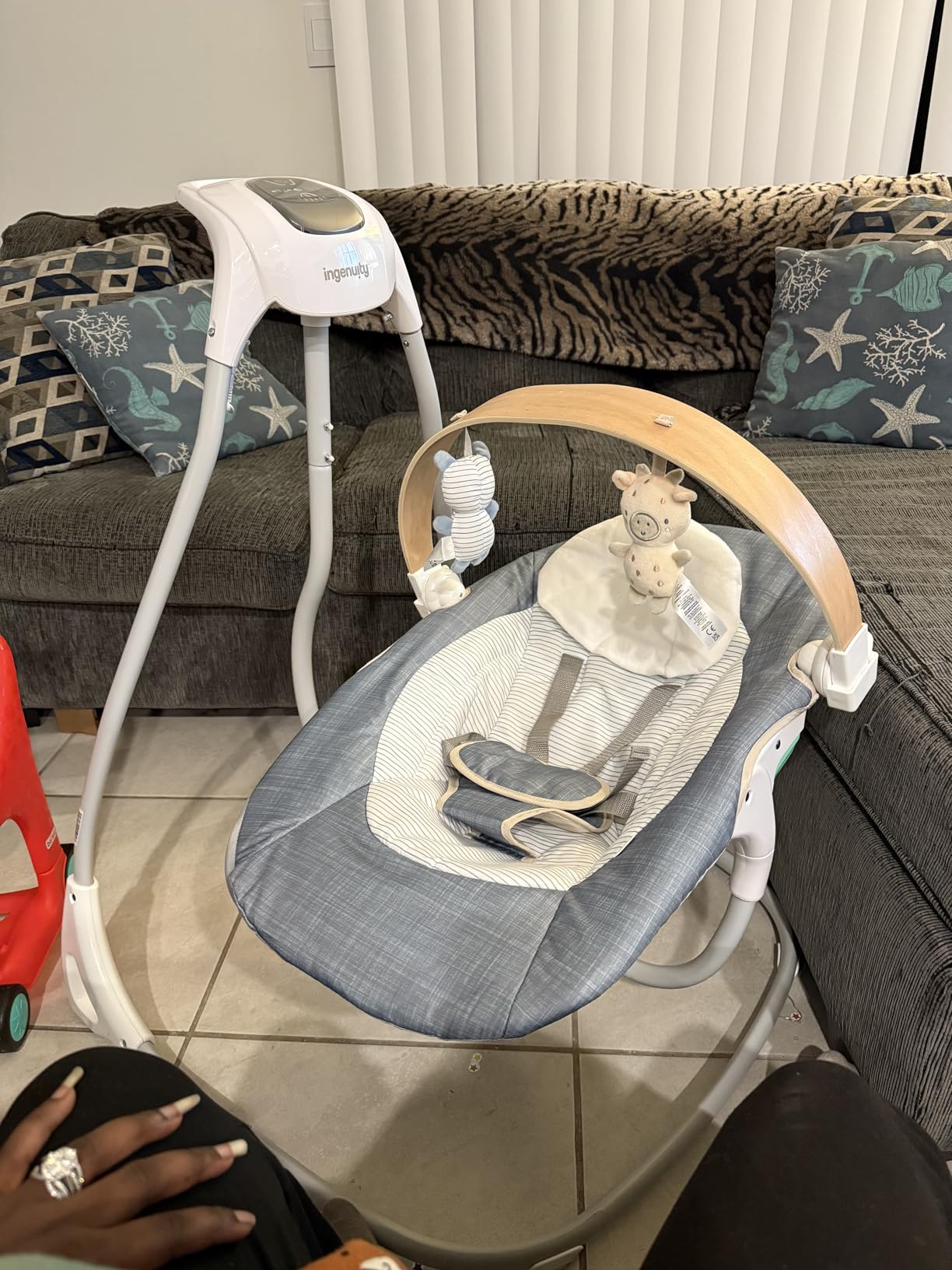 Ingenuity SimpleComfort Lightweight Compact 6-Speed Multi-Direction Baby Swing, Vibrations & Nature Sounds, 0-9 Months 6-20 lbs, Pink Cassidy customer photo 2