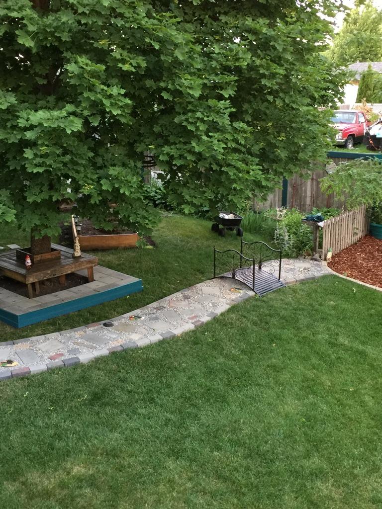 Outsunny 4' Metal Arch Backyard Garden Bridge Easy Assembly Black Bronze | Safety Siderails, Delicate Scrollwork, Outdoor customer photo 1