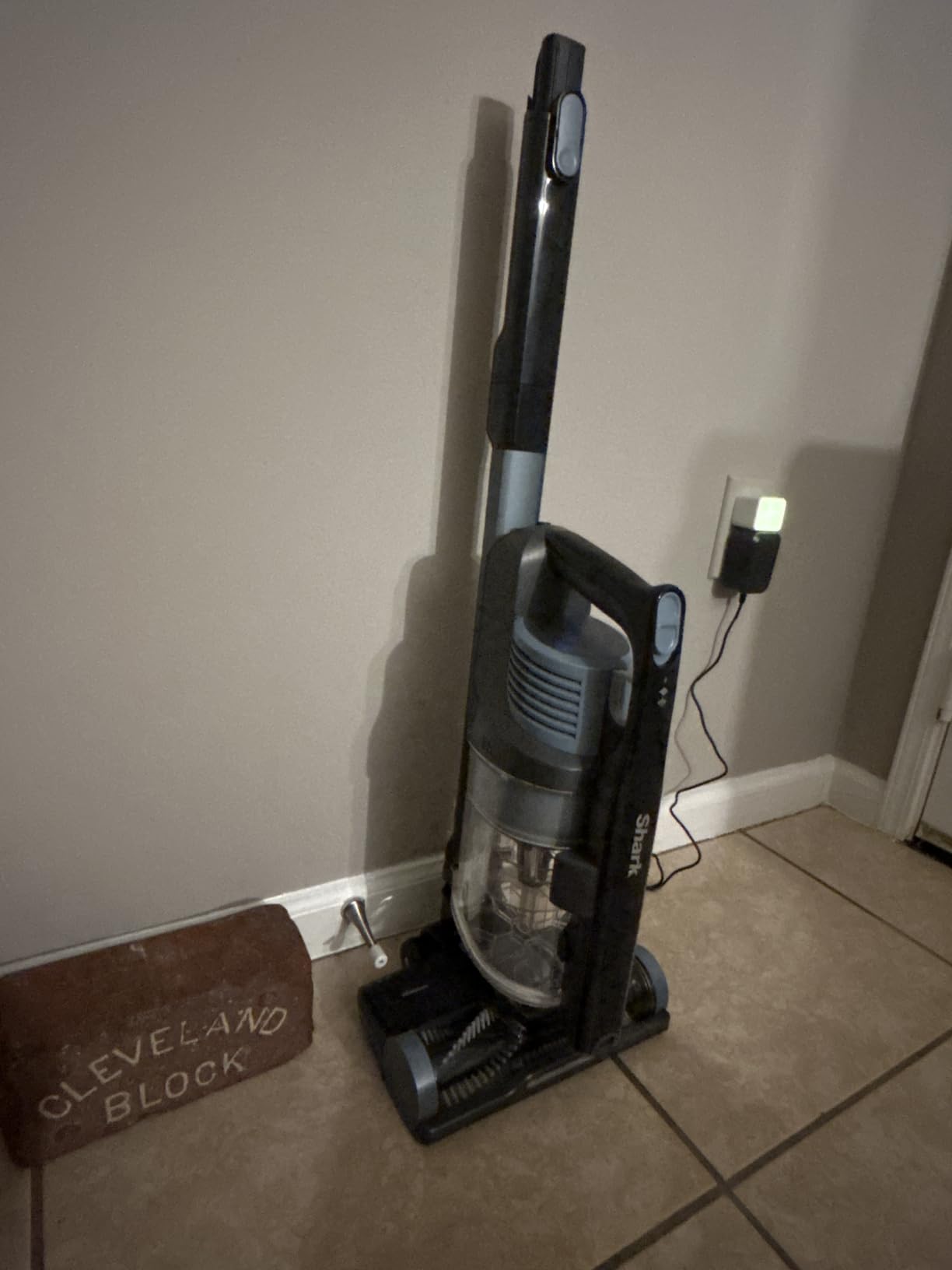 Shark Pet Cordless Stick Vacuum, Grey, IX141 | HyperVelocity Suction, XL Dust Cup, LED Headlights, 40-Min Runtime customer photo 1