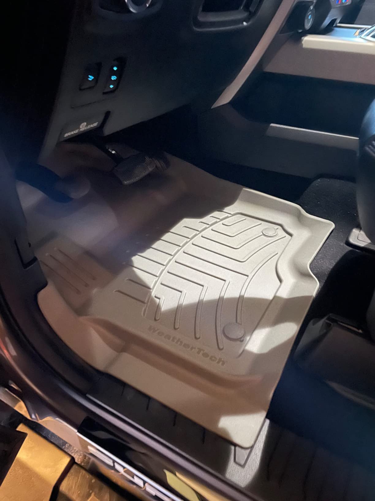 WeatherTech FloorLiner HP Custom Fit Floor Mats for Ford Super Duty - 1st Row (4410121IM), Black customer photo 1