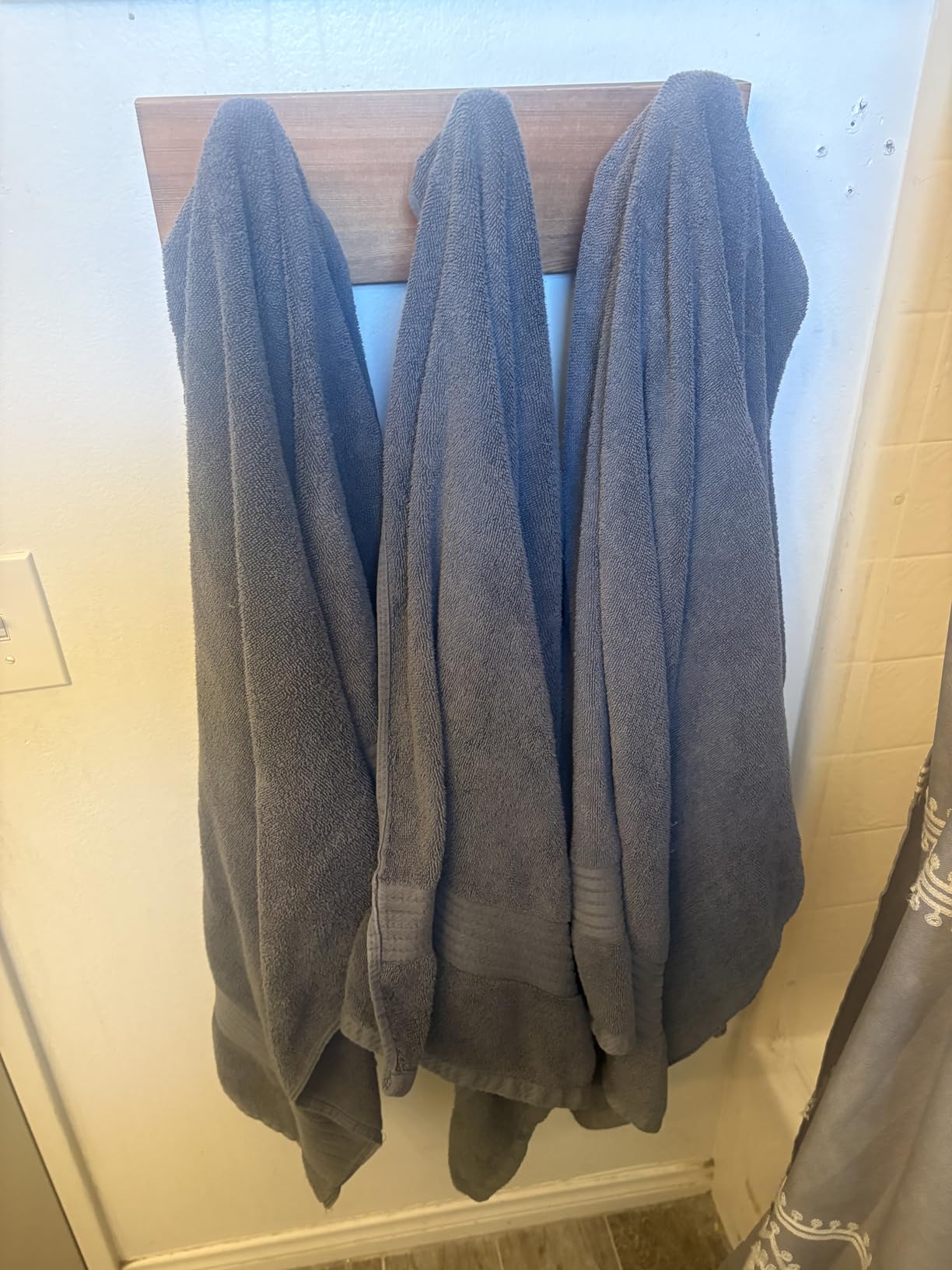 Utopia Towels 4 Pack Bath Towels Set, 27 by 54 Inches, 100% Ring Spun Cotton, Quick Dry, Highly Absorbent, Soft Feel Towels, Perfect for Daily Use, Grey customer photo 1