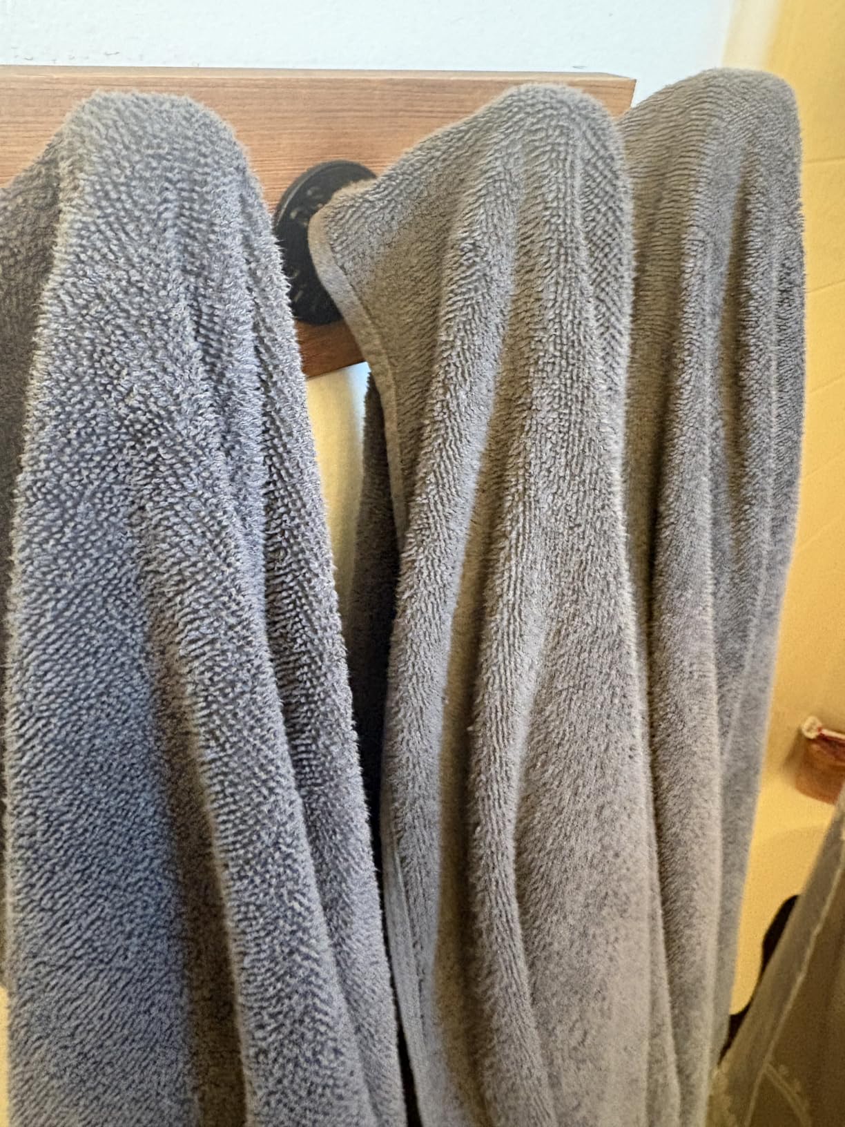 Utopia Towels 4 Pack Bath Towels Set, 27 by 54 Inches, 100% Ring Spun Cotton, Quick Dry, Highly Absorbent, Soft Feel Towels, Perfect for Daily Use, Grey customer photo 2