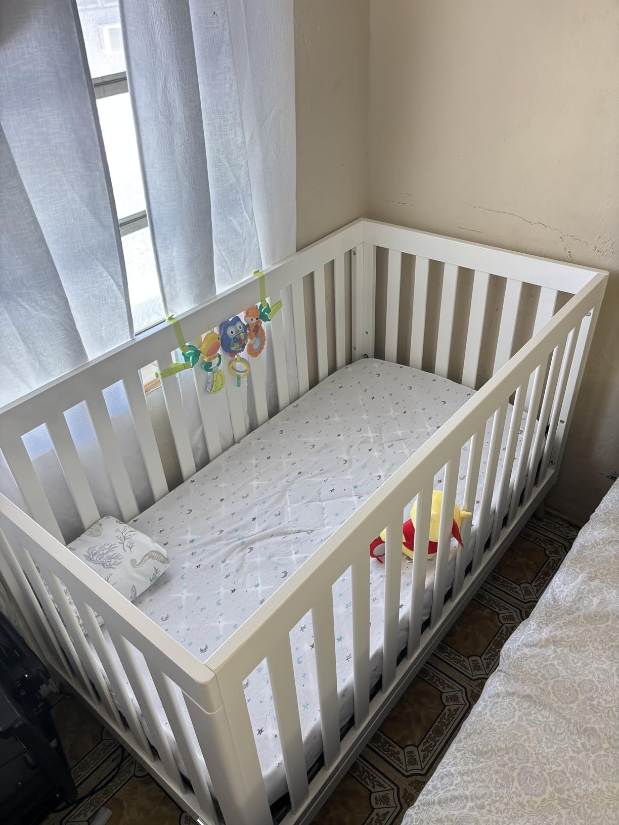 Delta Children Essex 4-in-1 Convertible Baby Crib, Bianca White with Natural Legs, Greenguard Gold Certified customer photo 2