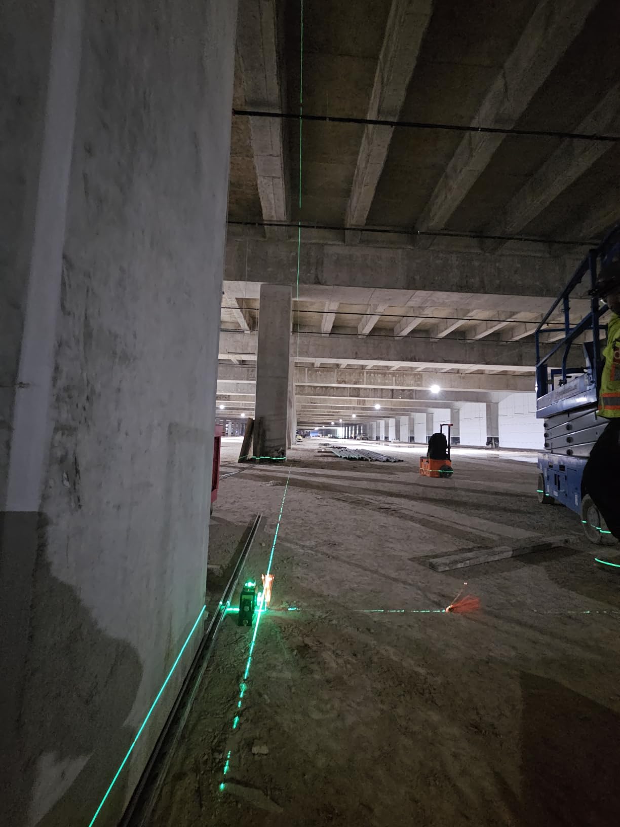HUEPAR Laser Level 360 Self Leveling, Rechargeable 3D High Brightness Green Laser 3x360° Best Laser Leveler Tool for Construction and Picture Hanging, Strong Magnetic Bracket & Hard Suitcase -B03CG customer photo 1