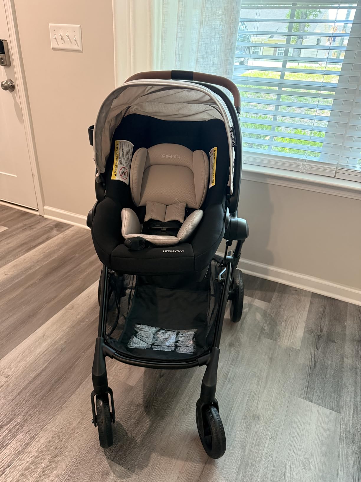 Evenflo Pivot NXT Travel System with LiteMax NXT Infant Car Seat customer photo 2