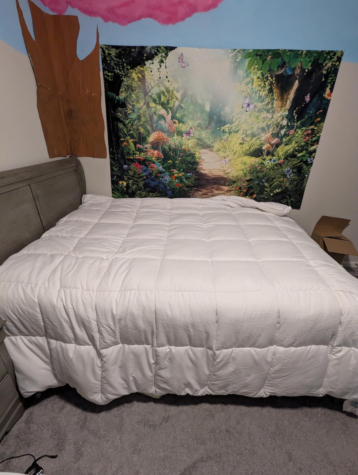 Amazon Basics White Down Alternative Comforter and Duvet Insert with Corner Tabs, Machine Washable, King, All-Season, 102 x 90 inches customer photo 1