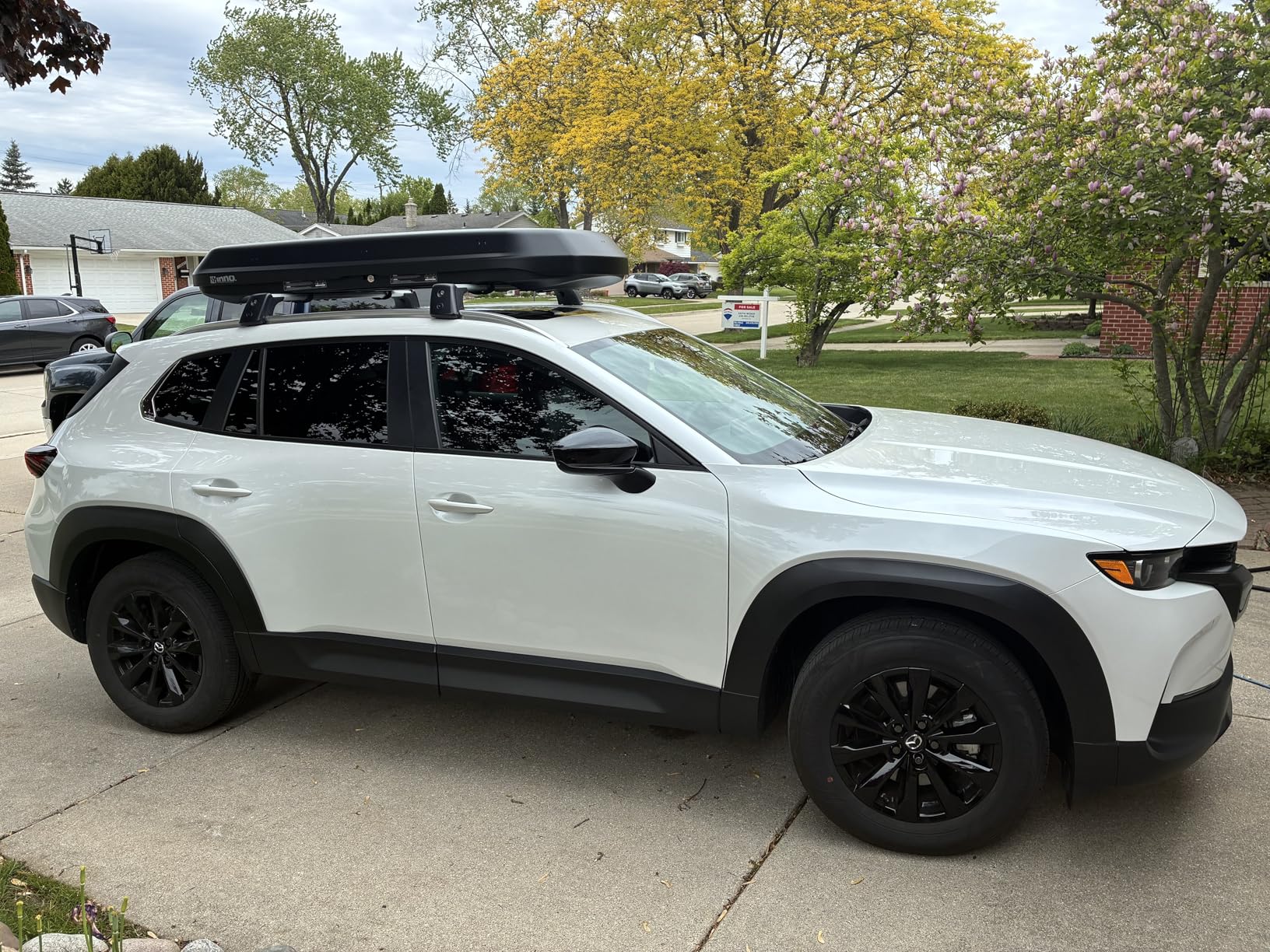 INNO ROOF Box 320 Matte Black 9 cu ft, Cargo Box, Hard Shell, Low Profile, Dual-Side Opening with Locks, Made in Japan customer photo 1