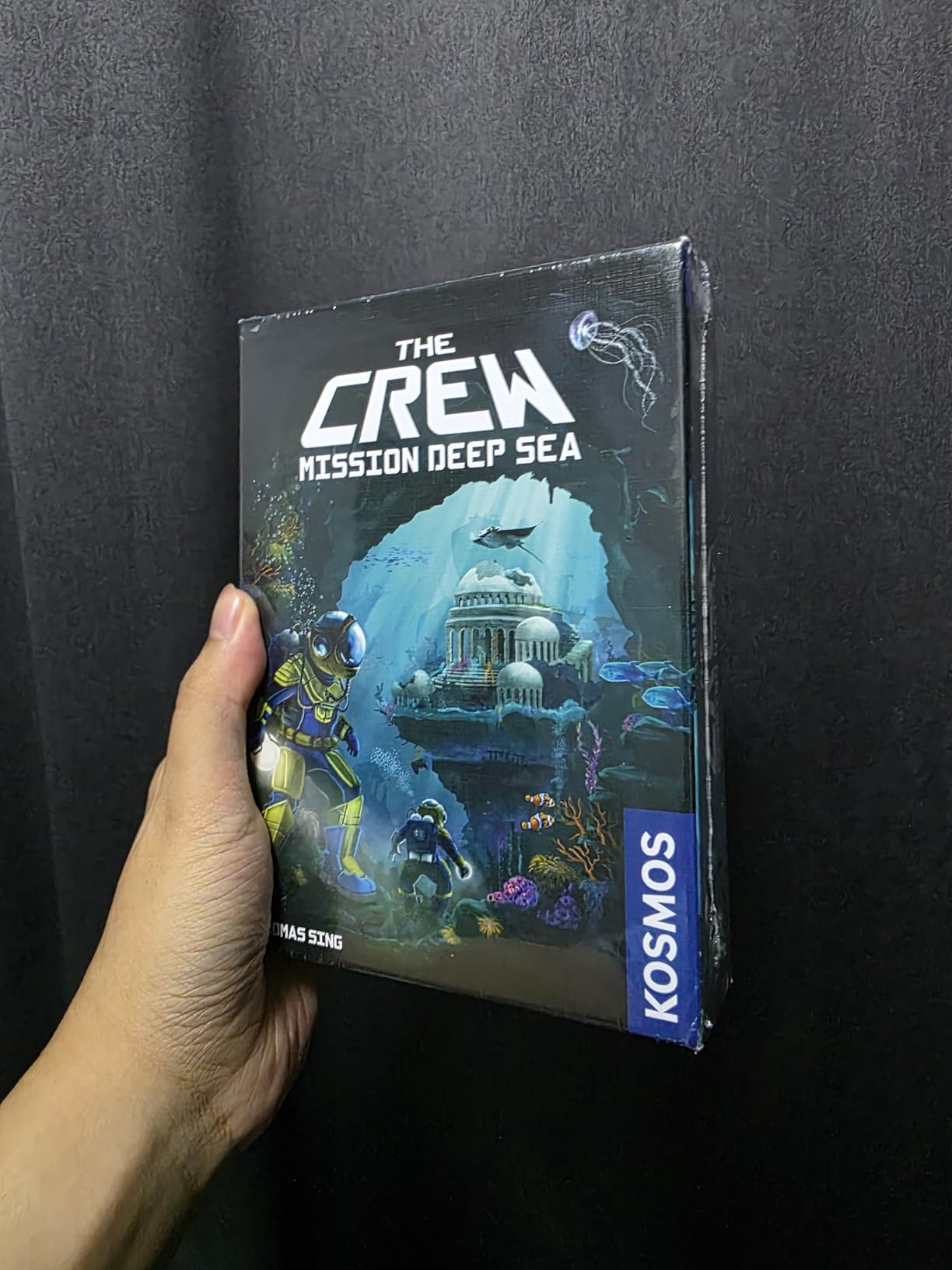 Thames & Kosmos The Crew - Quest for Planet Nine | Cooperative Card Game | Kennerspiel des Jahres Winner | 3-5 Players customer photo 1