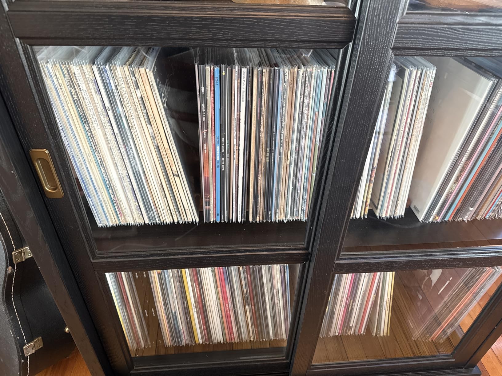 Optage Audio Durable Vinyl Record Storage Holder for 75 LPs, Solid Walnut Record Stand with Built-in Now Playing Display, Sleek Vinyl Record Holder Stand & Display for Album customer photo 2
