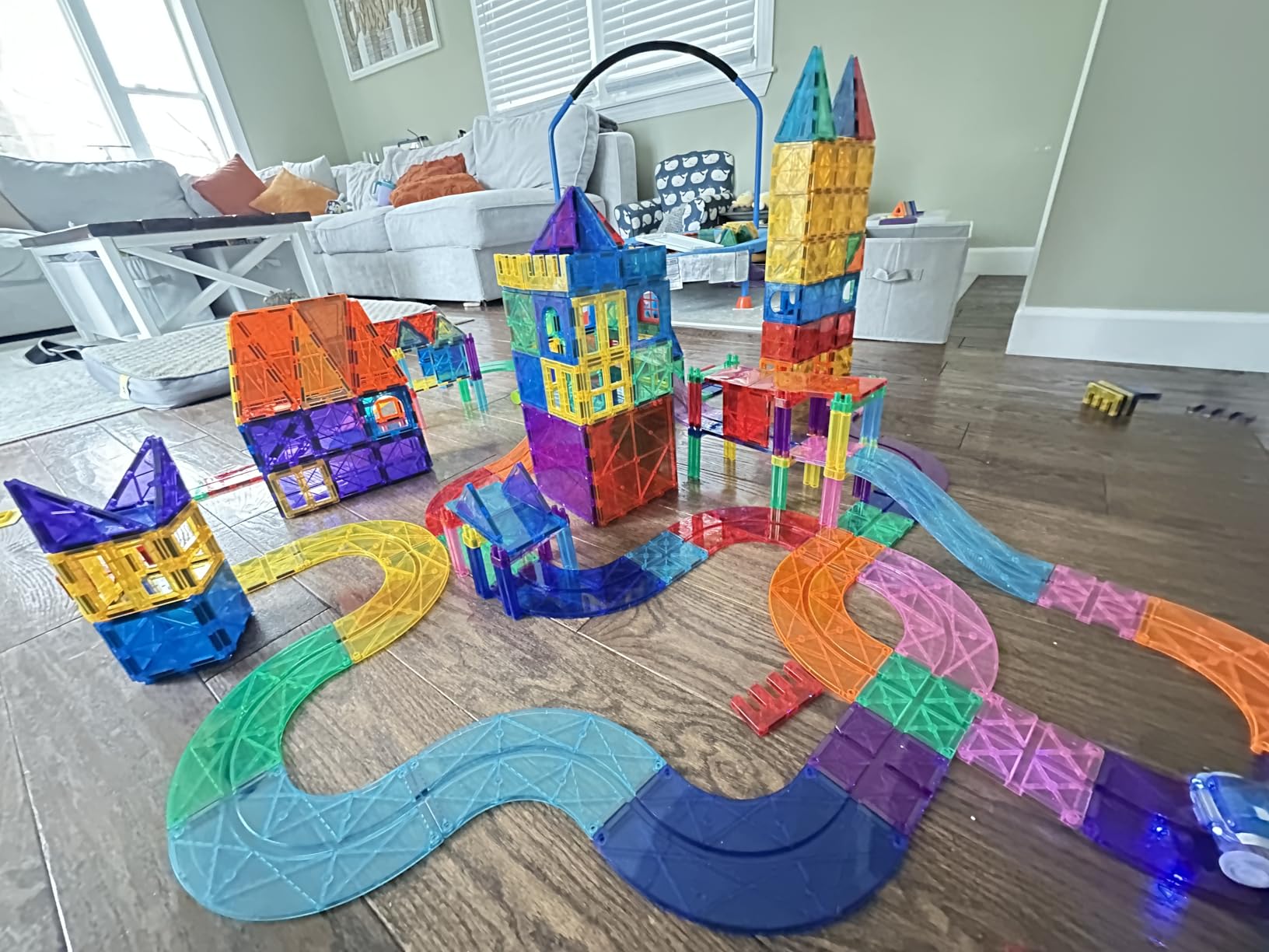 PicassoTiles 100 Pcs Race Track Magnetic Tiles Building Set LED Cars Truck Included with Adjustable Roads and Signs Multicolored STEM Toy Kit Construction Educational for Boys & Girls Ages 3+ PTR100 customer photo 2
