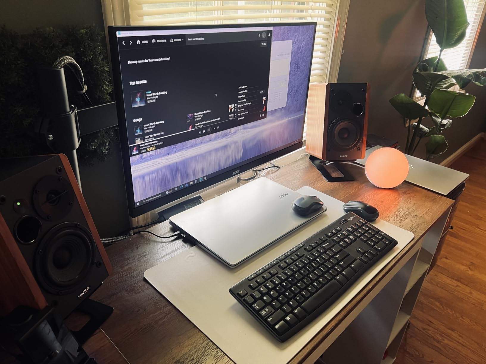 Edifier R1280Ts Powered Bookshelf Speakers - 2.0 Stereo Active Near Field Monitors - Studio Monitor Speaker - 42 Watts RMS with Subwoofer Line Out - Wooden Enclosure customer photo 1