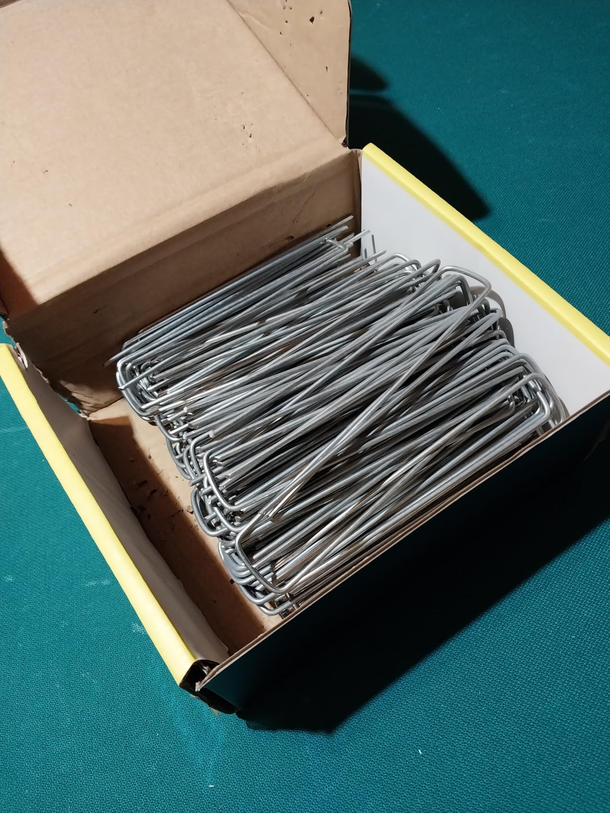 HongWay 240 Pack 6 Inch Landscape Staples, Heavy Duty 11 Gauge Galvanized Garden Stakes customer photo 1