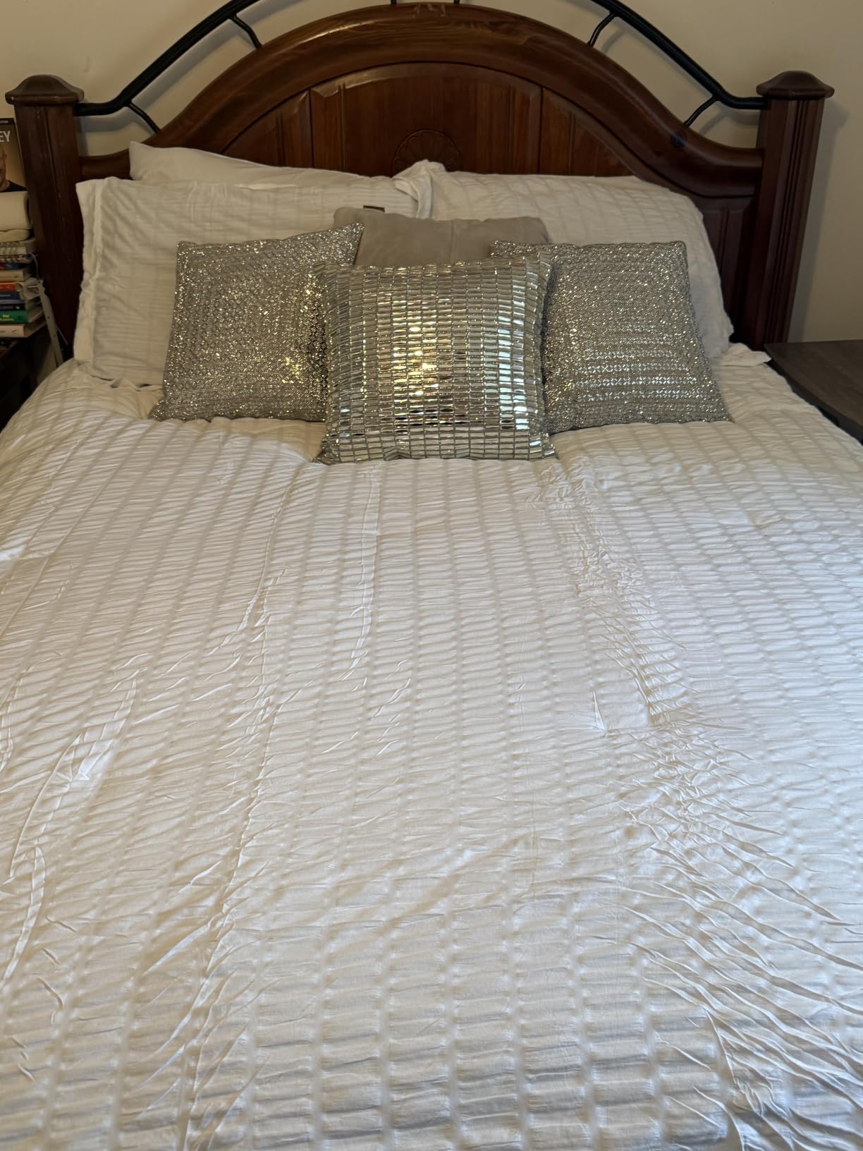 Queen Comforter Set, 7 Pieces White Seersucker Textured Luxury Bed in a Bag, All Seasons Soft Bedding Sets with Down Alternative Comforter, Sheets, Pillowcases & Shams, Bedroom Bed Set customer photo 1