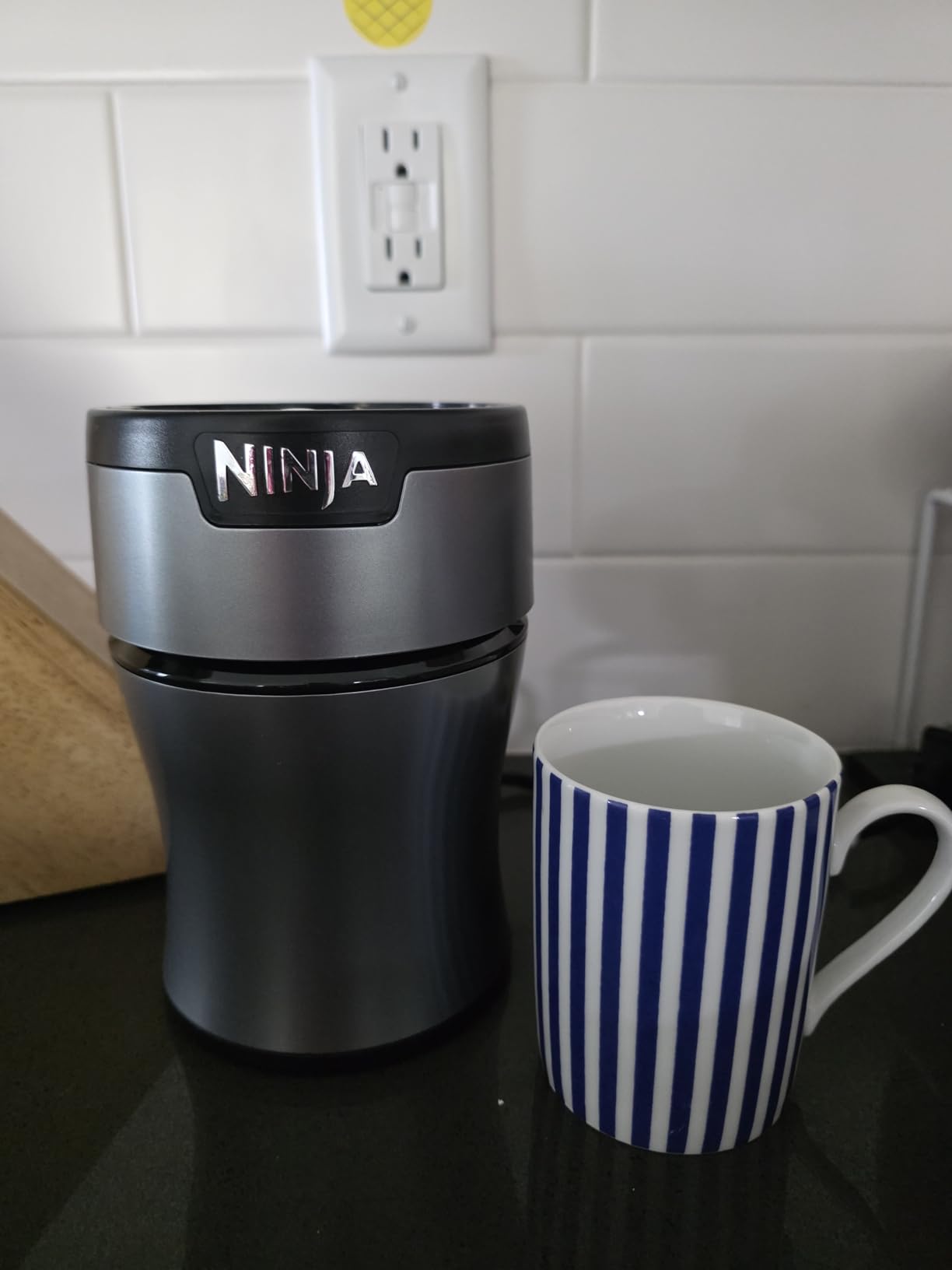 Ninja Nutri-Plus Personal Blender | Compact Push to Blend | Make Frozen Drinks, Smoothies, Sauces & More | With (3) 20 oz. To-Go Cups, (2) Spout-Lids & (1) Storage-Lid | 900 Peak Watt | Silver | BN301 customer photo 2