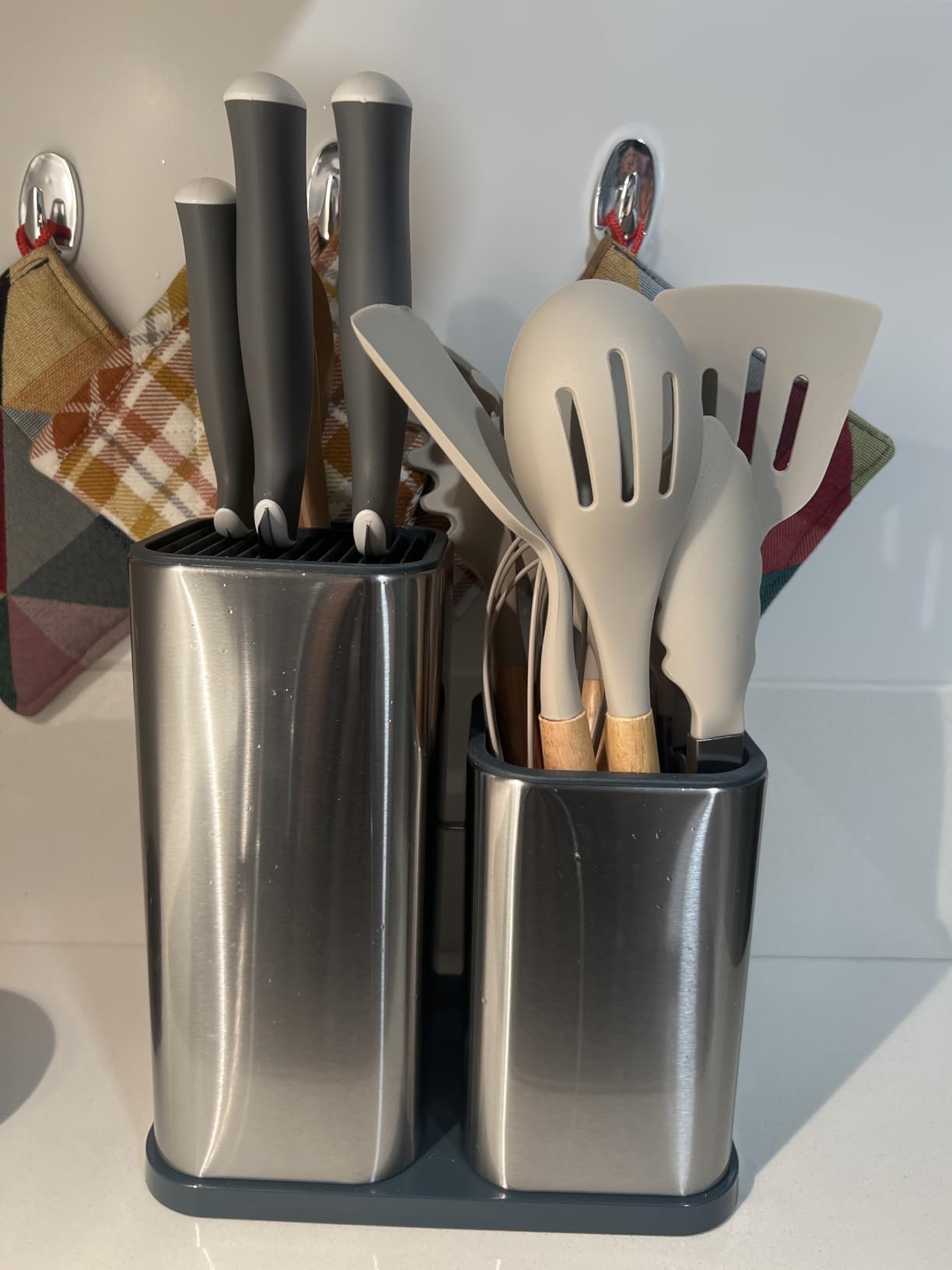 RedCall Kitchen Knife Holder, Stainless Steel Universal Knife Block Without Knives for Countertop, Modern Knife Utensil Holder for Counter, Edge-Protect Knife Storage Organizer (Stainless Steel (Silver)) customer photo 2