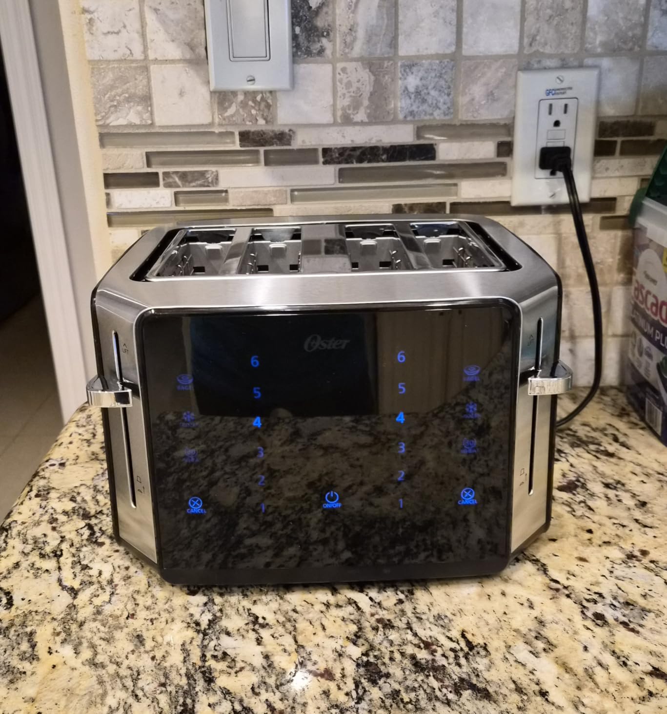 Oster 4-Slice Toaster with Touch Screen, Stainless Steel, Digital Timer and 6 Shade Settings customer photo 1