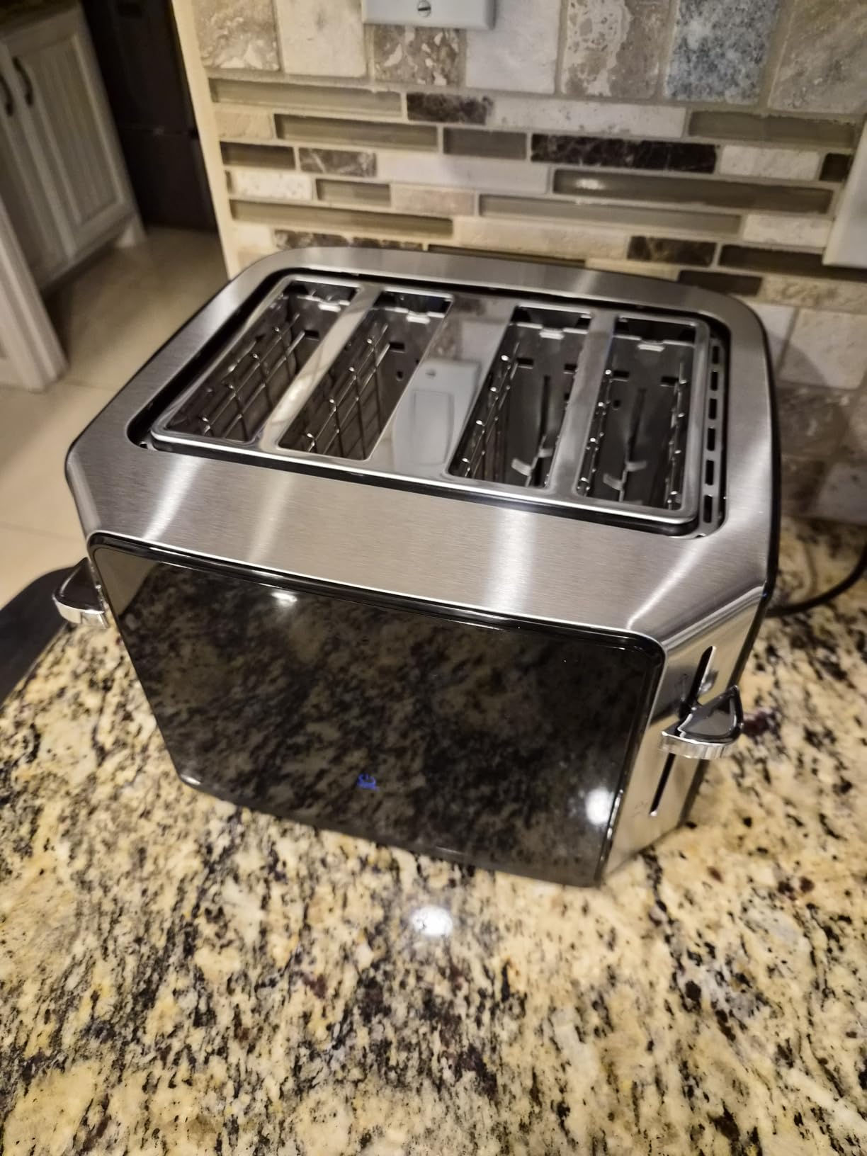 Oster 4-Slice Toaster with Touch Screen, Stainless Steel, Digital Timer and 6 Shade Settings customer photo 2