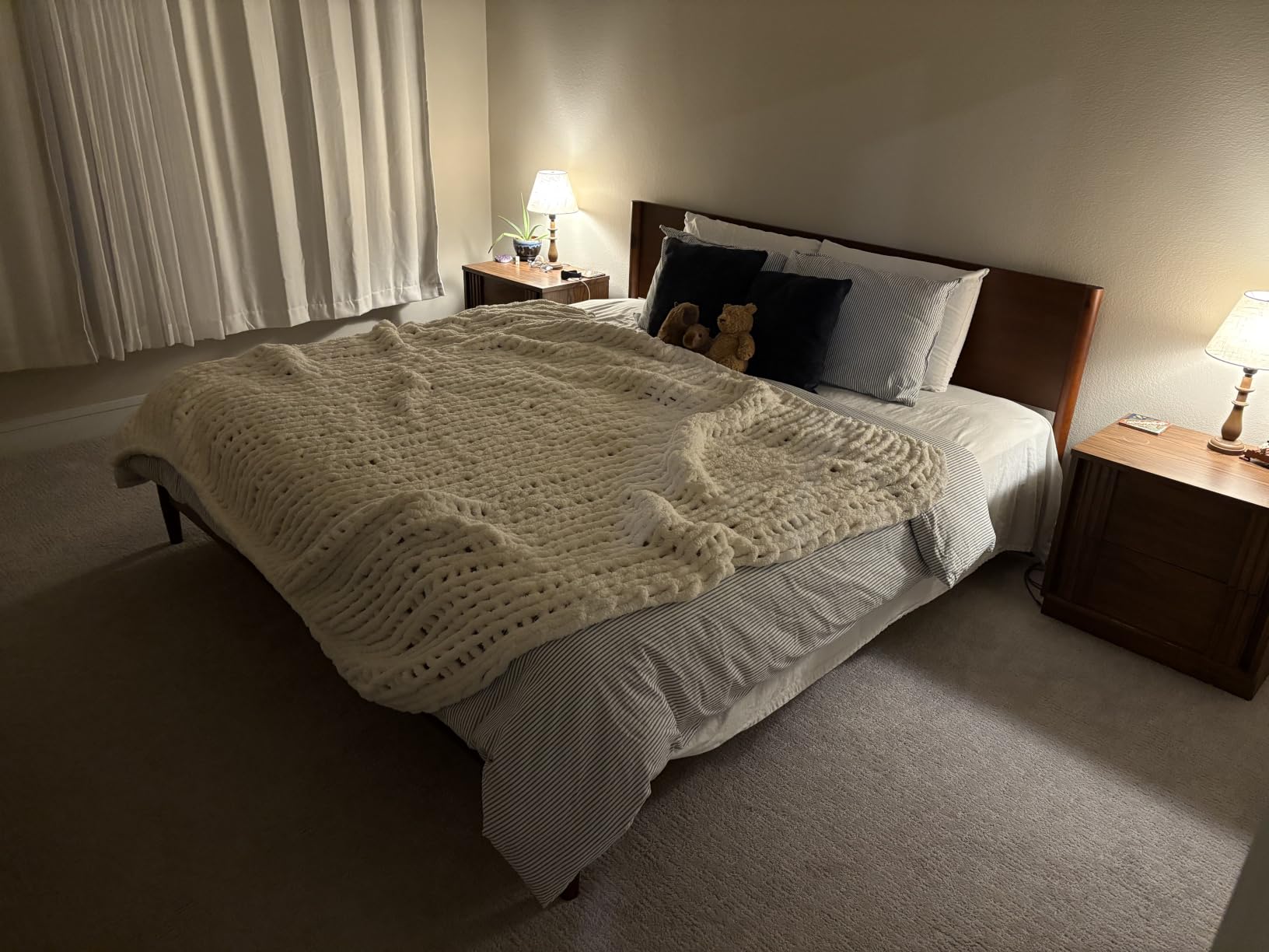 Zinus Allen Mid Century Wood Platform Bed Frame, Queen, Solid Wood Foundation, Wood Slat Support, No Box Spring Needed, Modern Low Profile Design, Easy Assembly customer photo 2