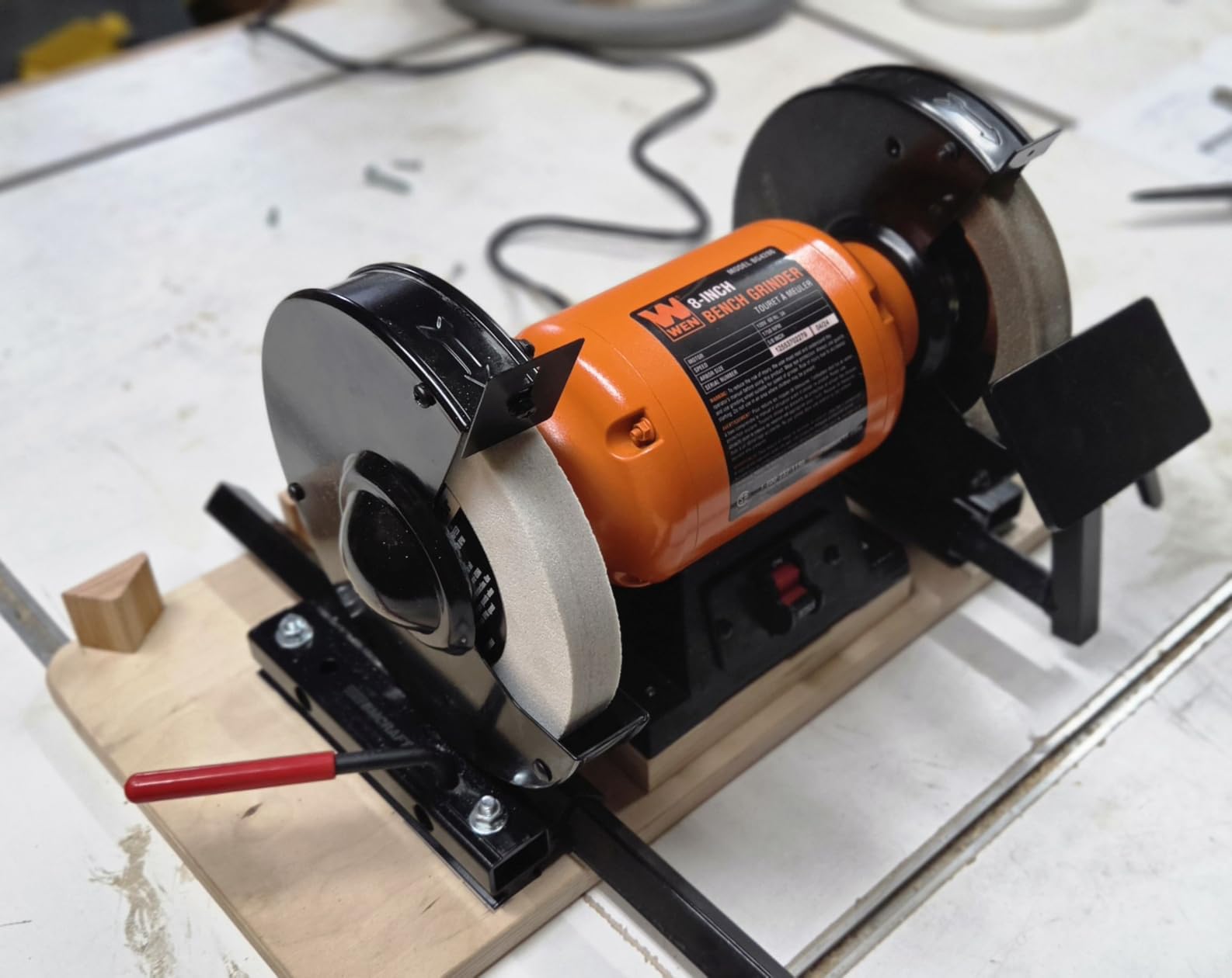 WEN BG4286 3-Amp 8-Inch Slow Speed Bench Grinder, Orange,black customer photo 1