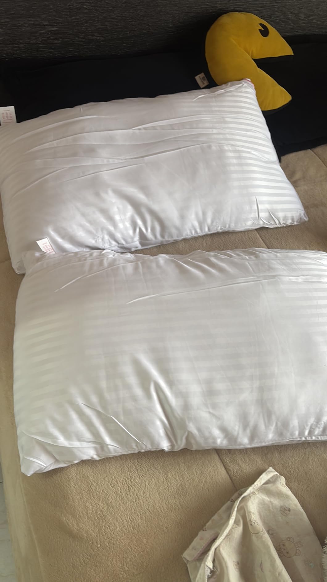 EIUE Hotel Collection Bed Pillows for Sleeping 2 Pack Queen Size, Pillows for Side and Back Sleepers, Super Soft Down Alternative Microfiber Filled Pillows, 20 x 30 Inches customer photo 1