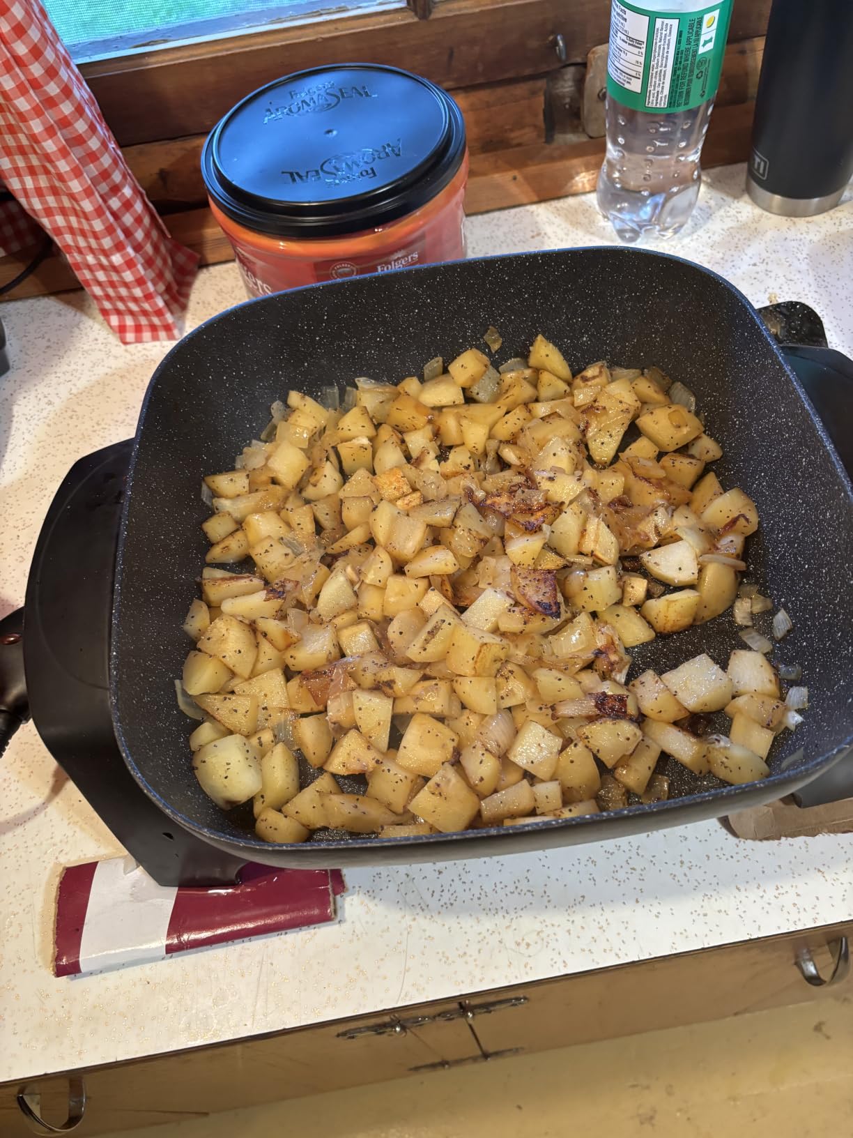 Elite Gourmet EG-6203 Non-Stick Electric Skillet, 10.5Qt, 16