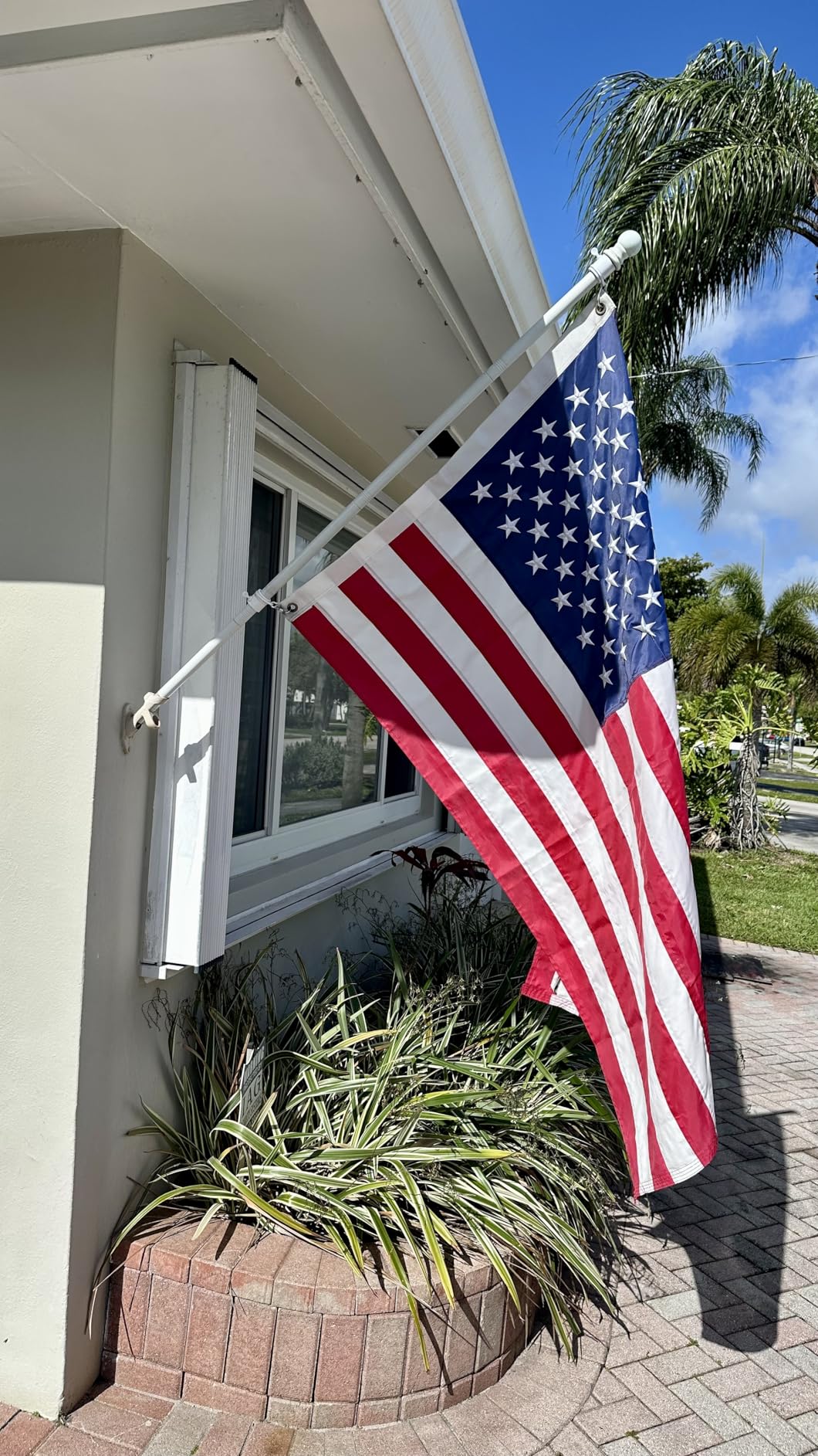 Flag Pole Kit with 3x5 American Flag - Includes 5ft Heavy Duty Tangle Free Flagpole, Embroidered 3X5 US Flag, Aluminum Mount Holder Bracket, Metal Flagpoles for Outside House, Porch, Outdoor - White customer photo 2