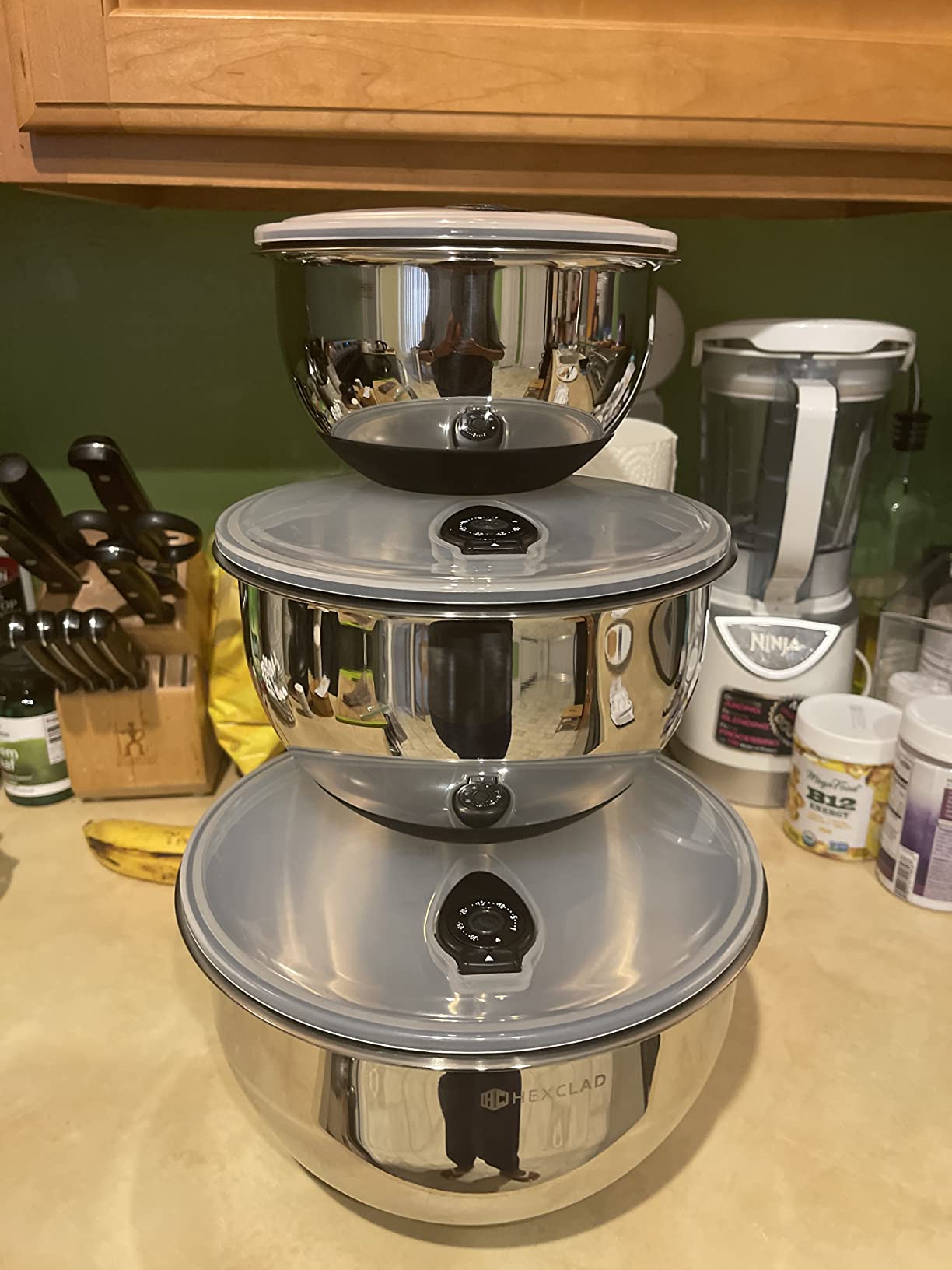 HexClad Stainless Steel Mixing Bowl Set, 3-Piece with Vacuum Seal Lids and Non-Slip Base, 1.3,3 and 5 Quarts customer photo 2