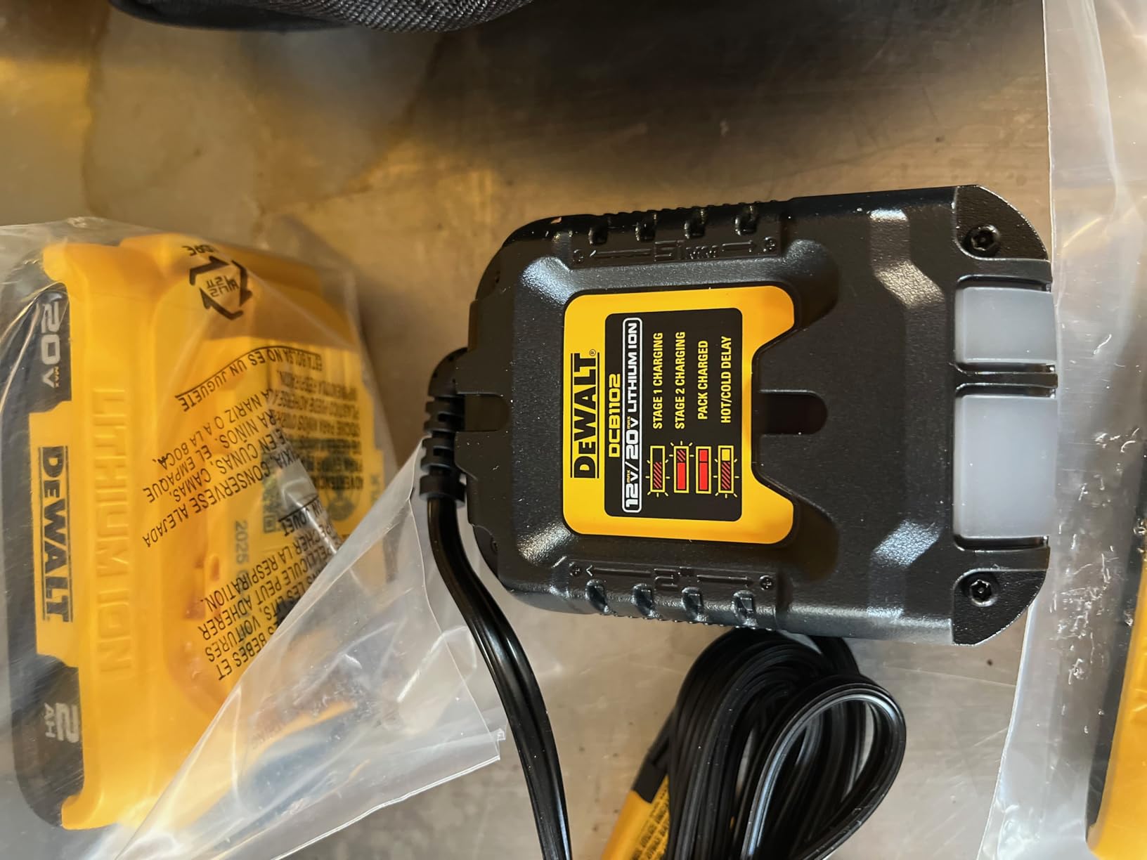 DEWALT 20V MAX XR Cordless Drill/Driver Kit, Brushless, Compact, with 2 Batteries and Charger (DCD800D2) customer photo 2